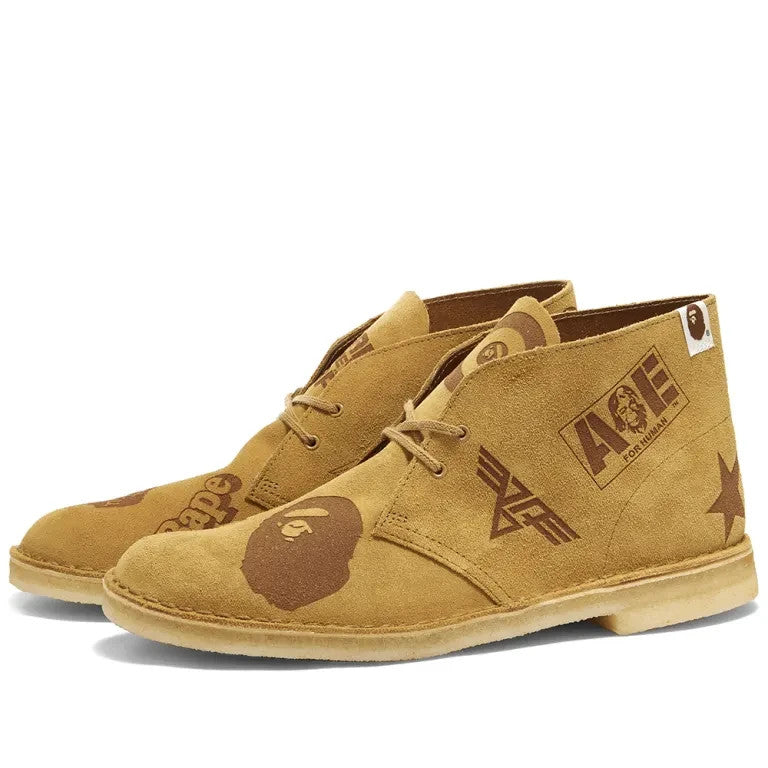 26149861 A BATHING APE Clarks Desert Boot Beige Oak Embossed (Men's)