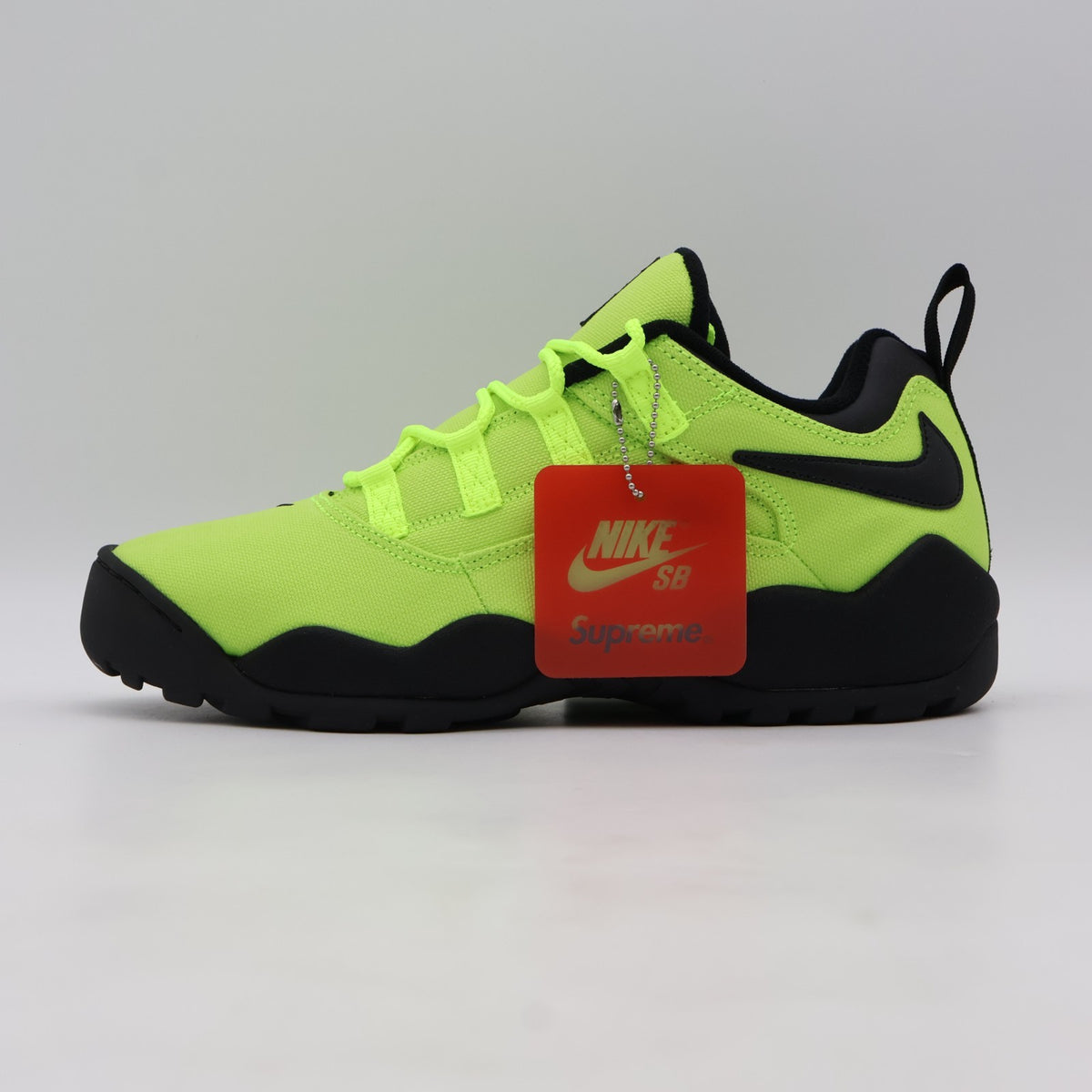 FQ3000-700 Supreme Nike SB Darwin Low Green Volt Black White Fluorescent (Men's)