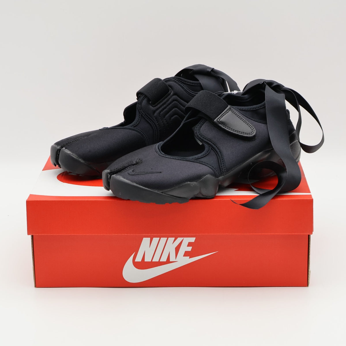 IH1990-010 Nike Air Rift Triple Black (Women's)