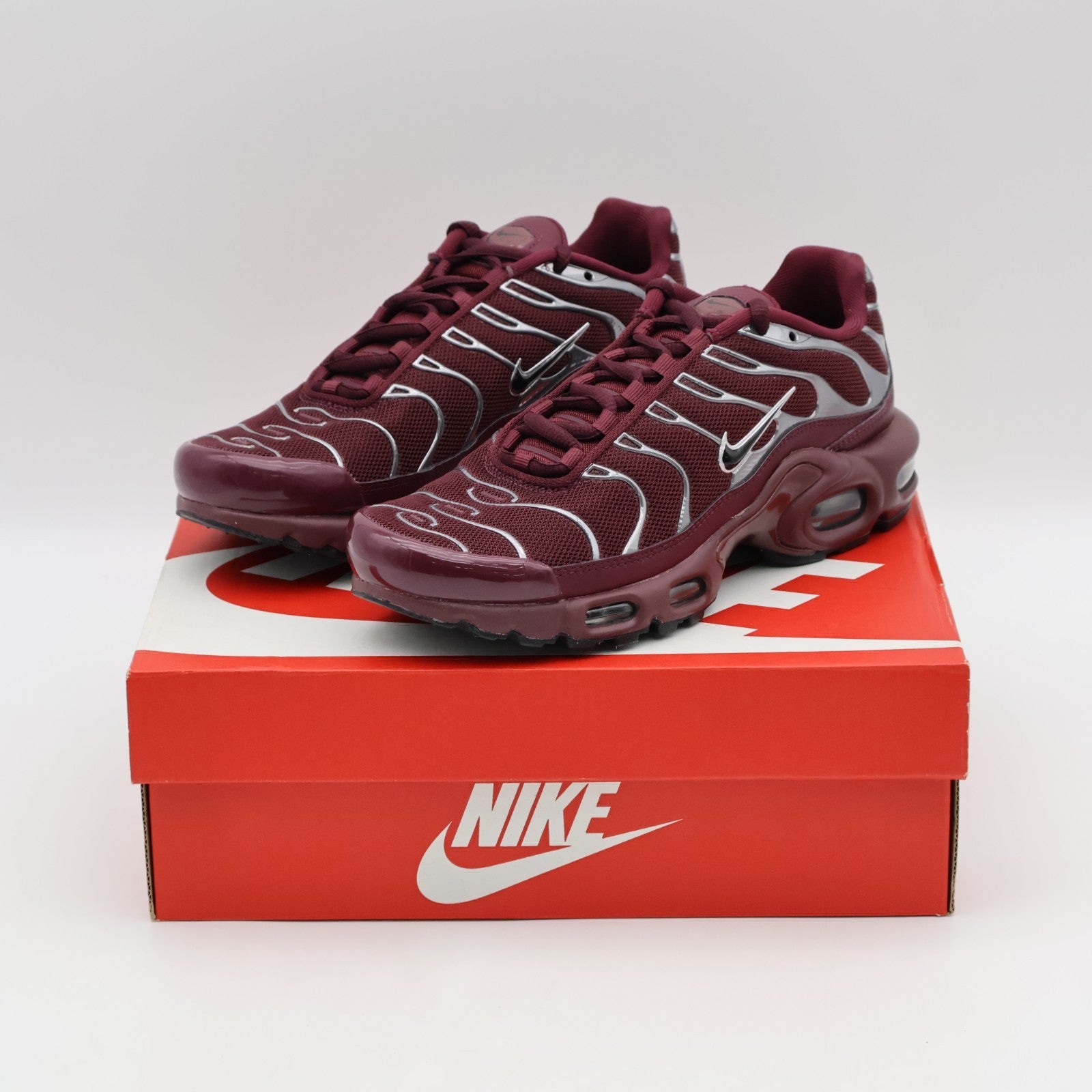 HJ9743-600 Nike Air Max Plus SE Night Maroon Dark Team Red Metallic (Women's)