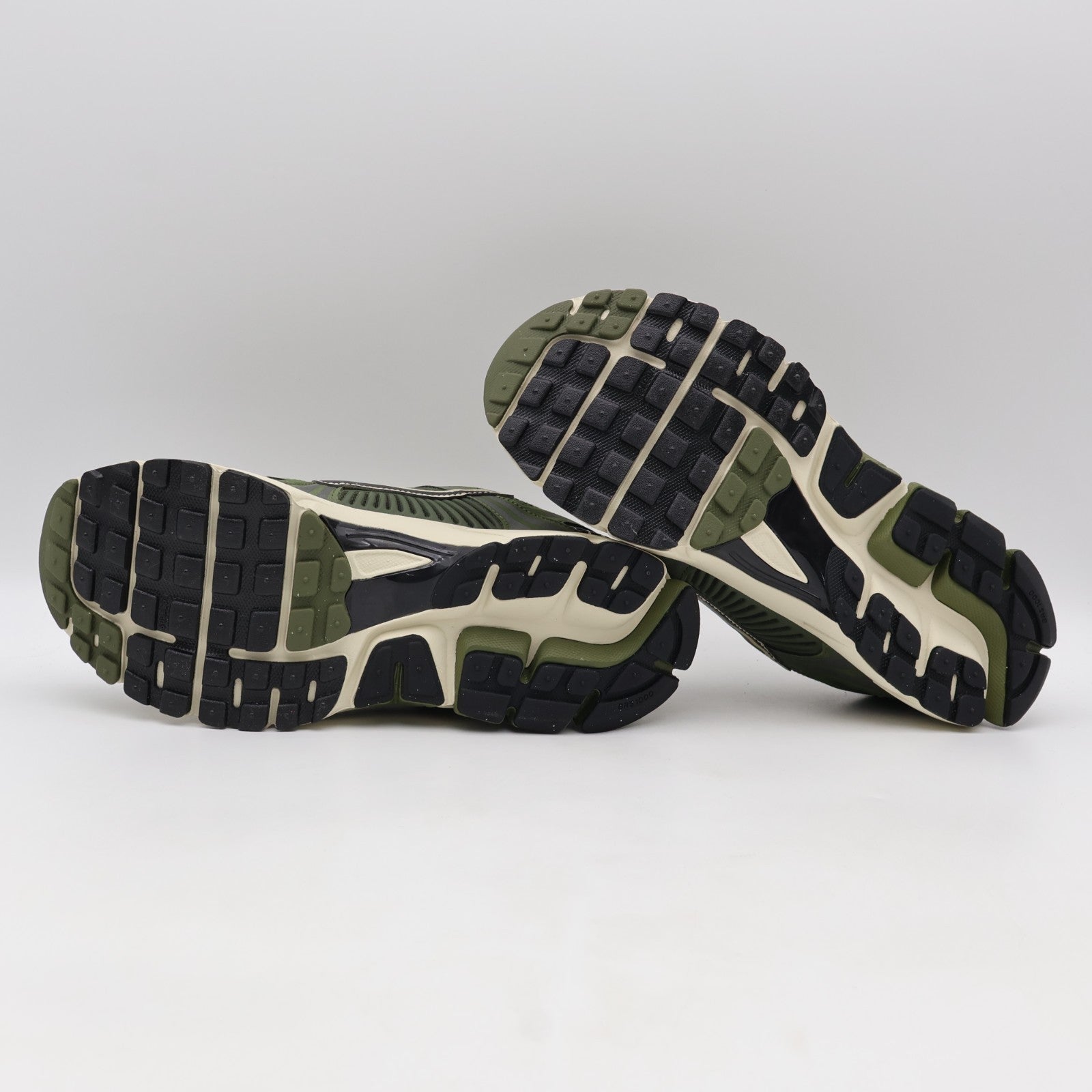 IB2987-300 Nike Vomero 5 Army Olive (Men's)