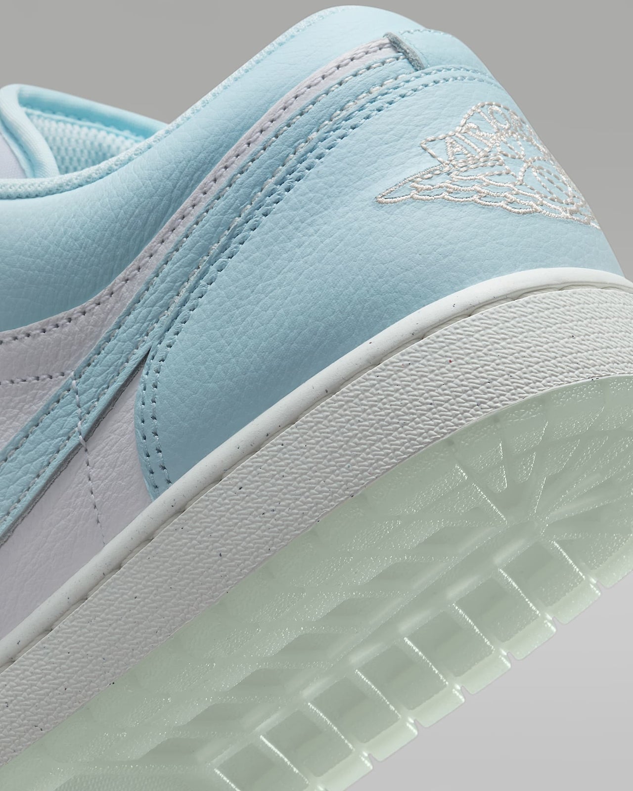 HJ5999-400 Nike Air Jordan 1 Low SE Glacier Blue Summit White Guava Ice (Men's)
