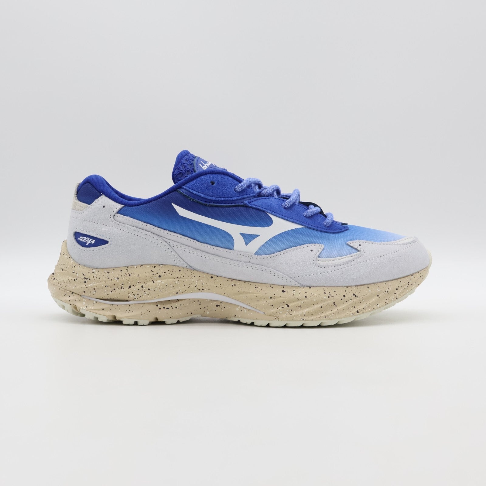 D1GA241001 Hiroshi Nagai Mizuno Wave Rider Î² Blue White Sand Beige (Men's)