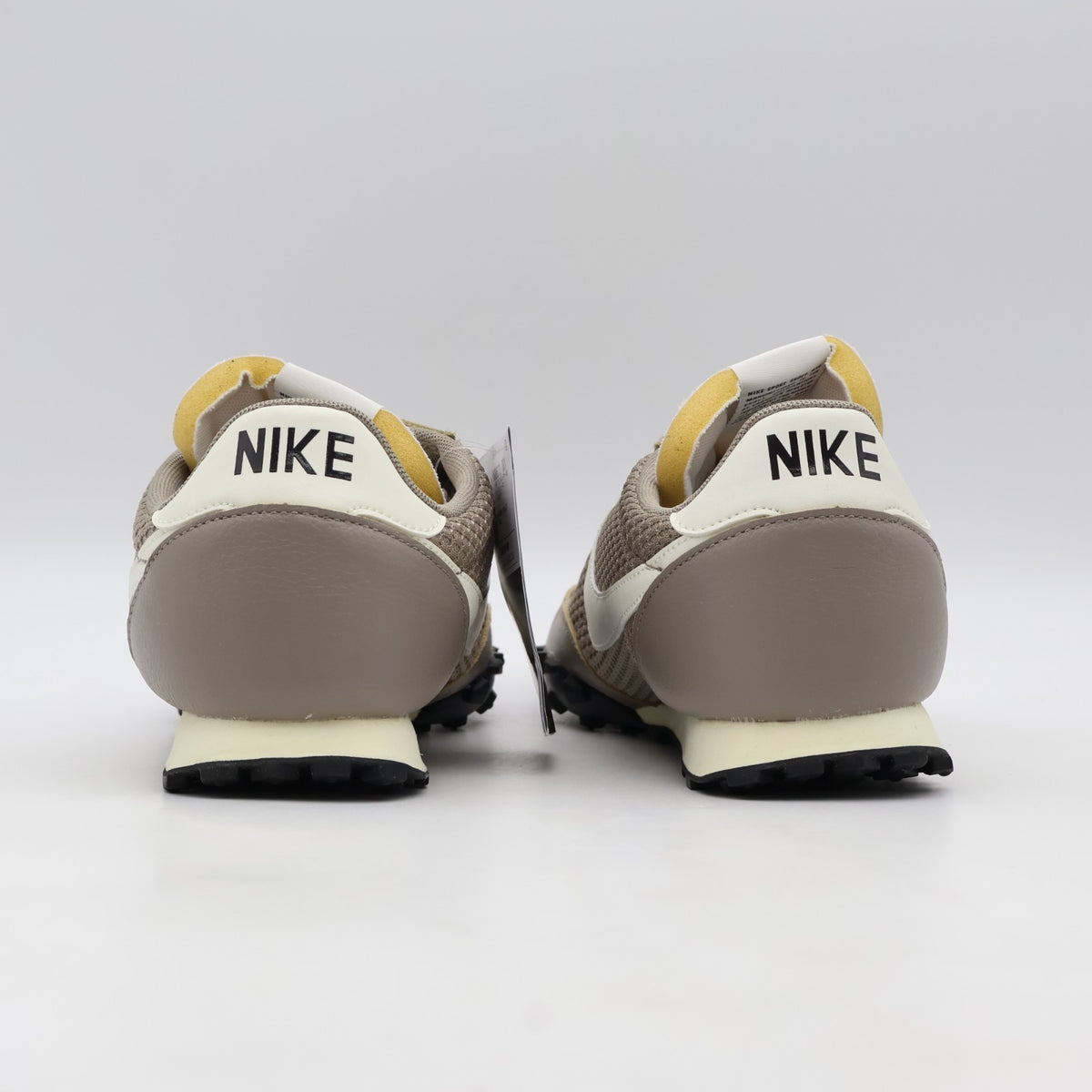 IM8673-001 Nike Waffle Racer SE "Moon Fossil/Sail/Shadow Brown"