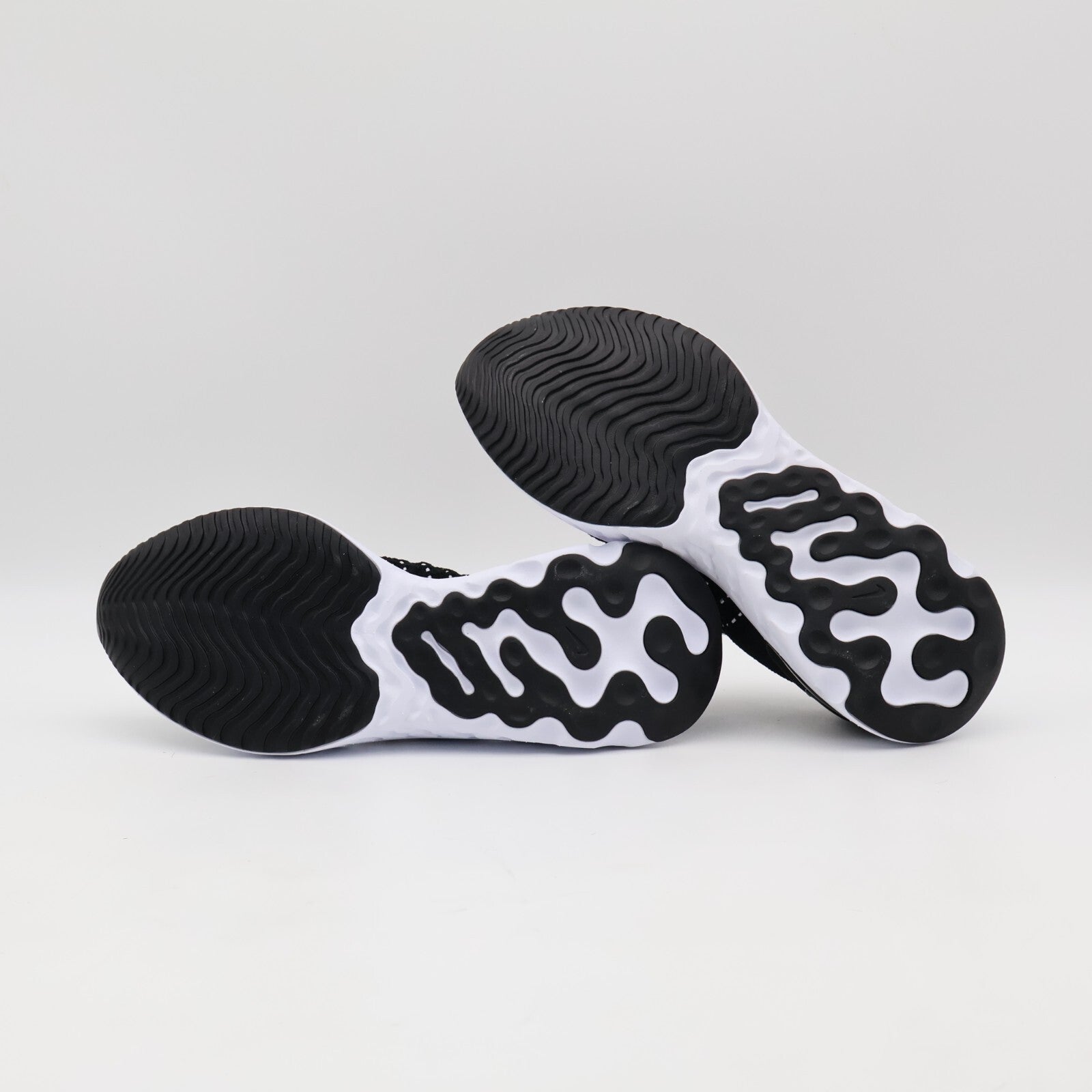 CJ0280-001 Nike React Phantom Run Flyknit 2 Black White ( Women's)