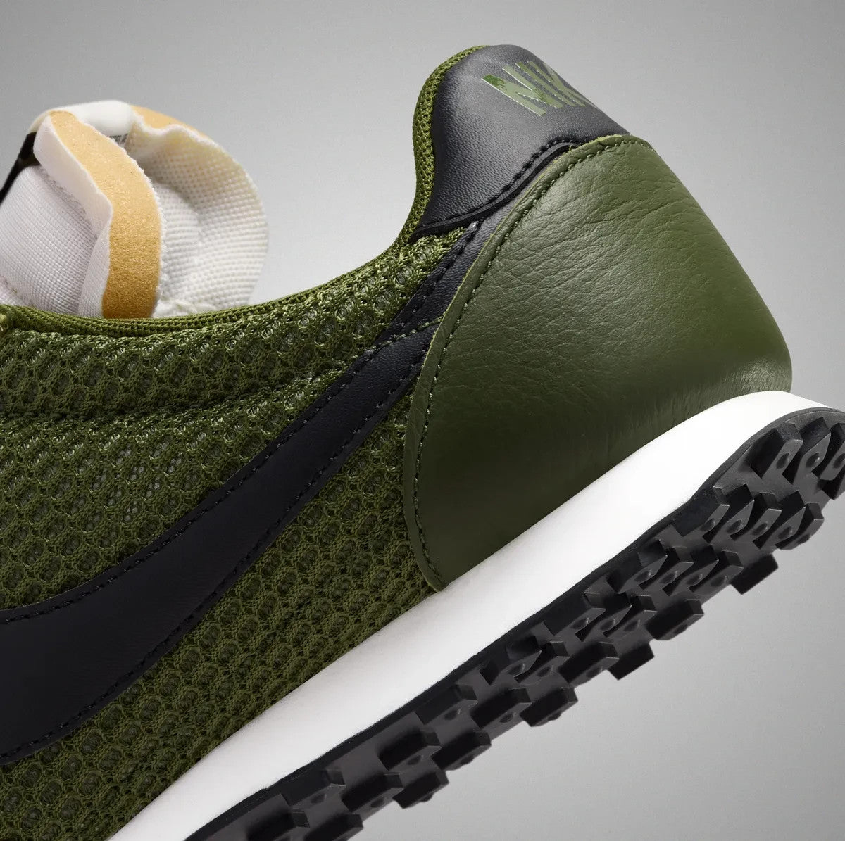 IM8673-301 Nike Waffle Racer SE "Legion Green/Sail" (Men's)