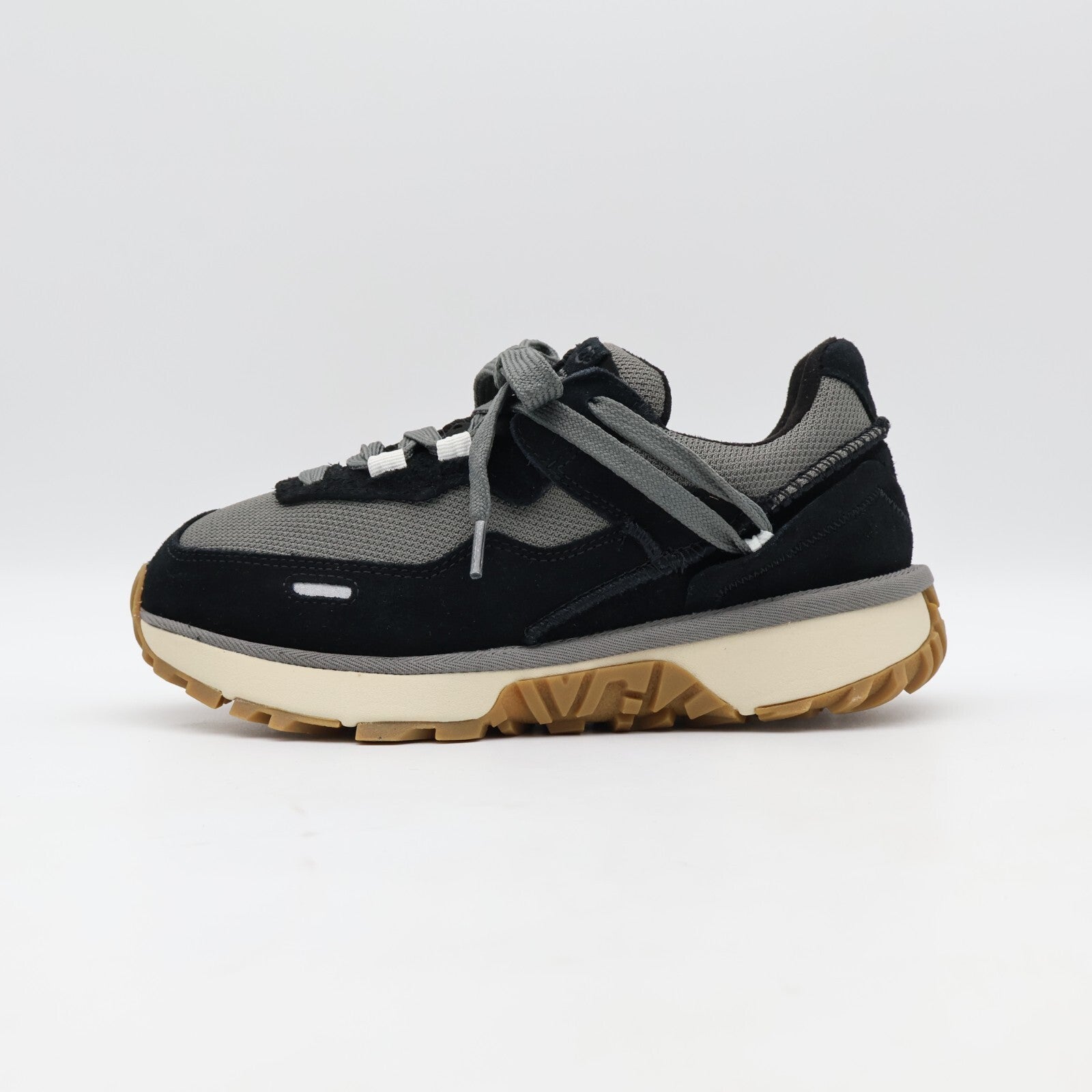 1167491-BLK UGG RETROFI LOW BLACK (Women's)