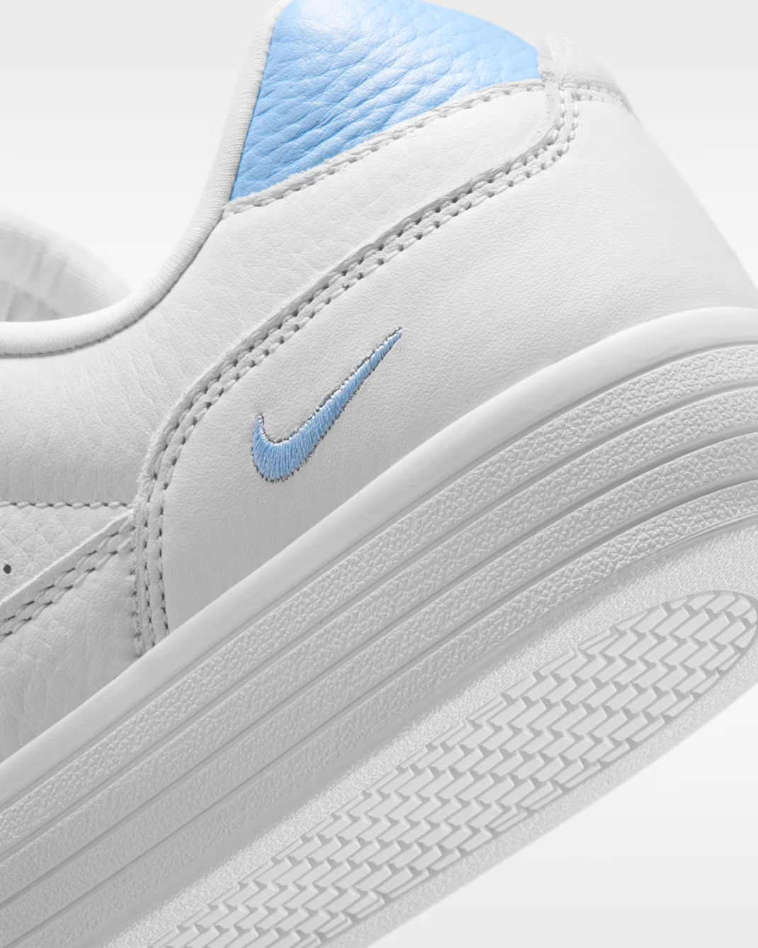 IM5955-102 Nike Tennis Centre "White/Aluminum" (Women's)