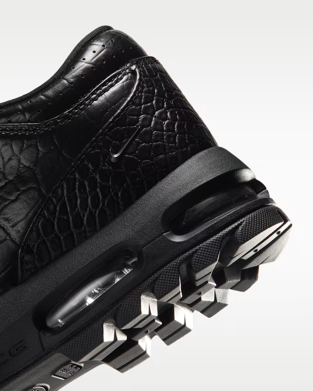 IV4517-001 Nike Air Max Goadome Low "Black/Croc" (Men's)