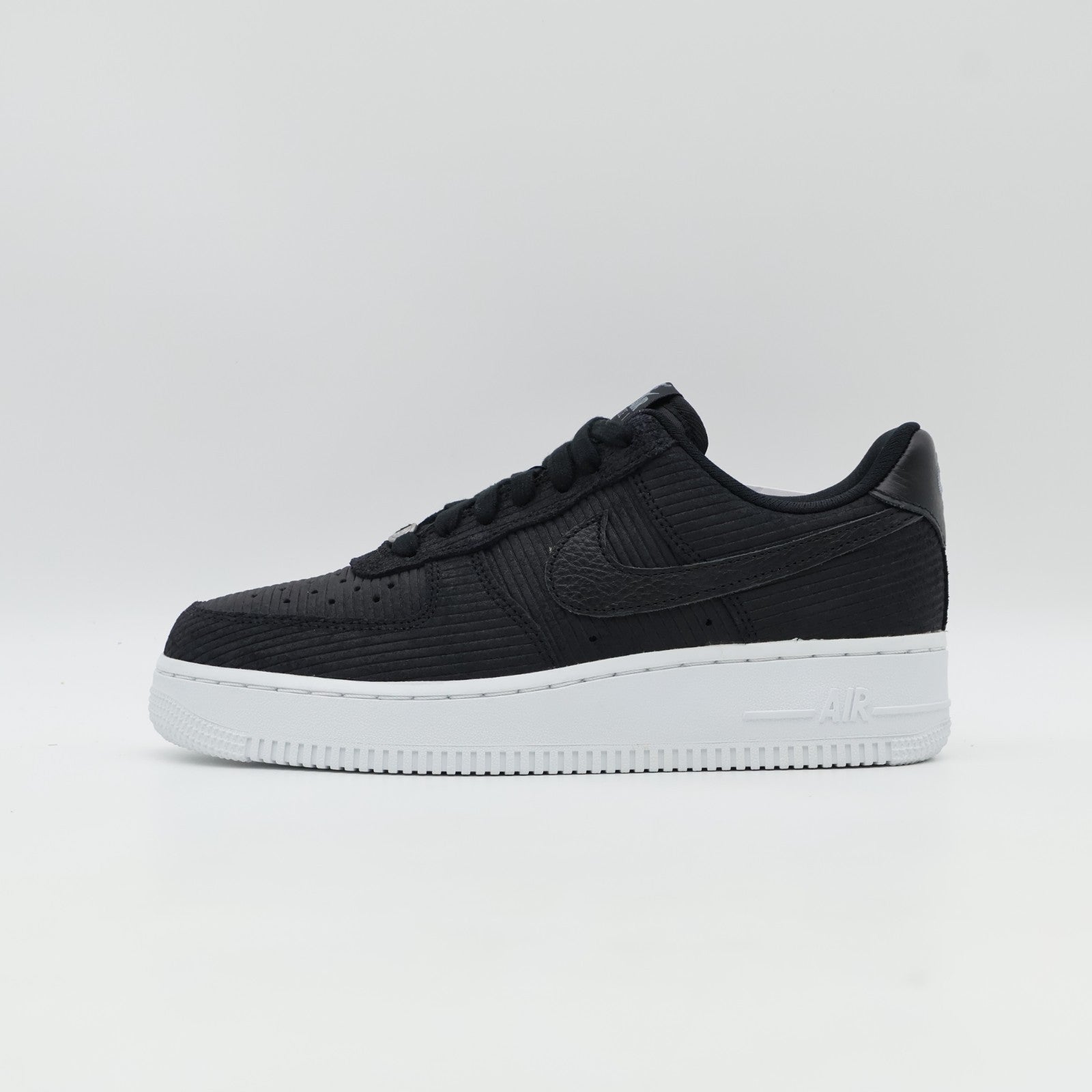 IM6533-002 Nike Air Force 1 Low Black White (Women's)