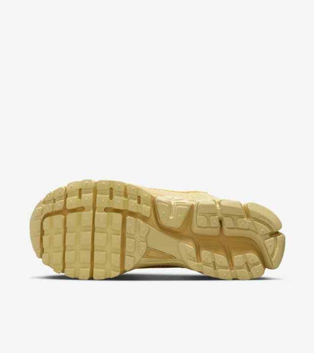 FQ7079-700 Nike Zoom Vomero 5 Saturn Gold and Lemon Wash (Women's)