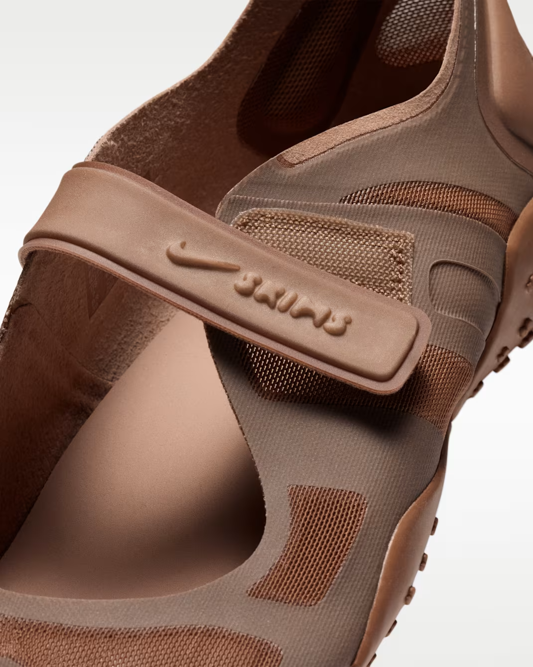 IO7694-201 SKIMS Ã Nike Rift Mesh "Archaeo Brown" (Women's)