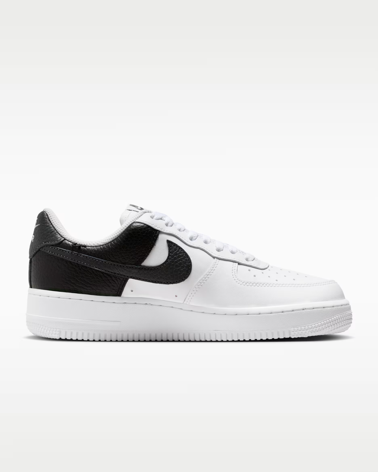 IR0872-001 Nike Air Force 1 '07 "Black/White" (Women's)