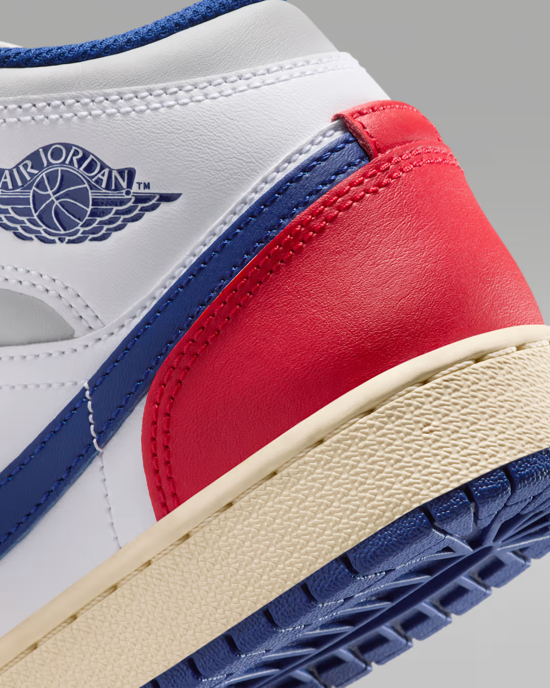 DQ8423-102 Nike GS Air Jordan 1 Mid Rare Air