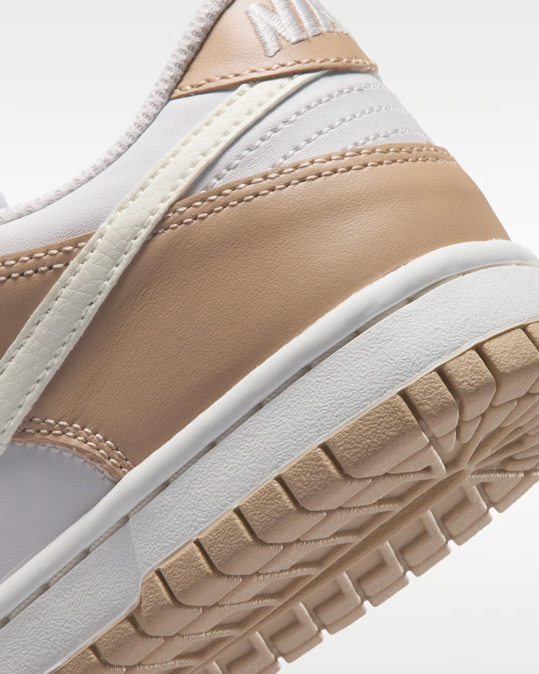 IQ0804-200 Nike GS Dunk Low "Linen/Platinum Tint" (Kids)