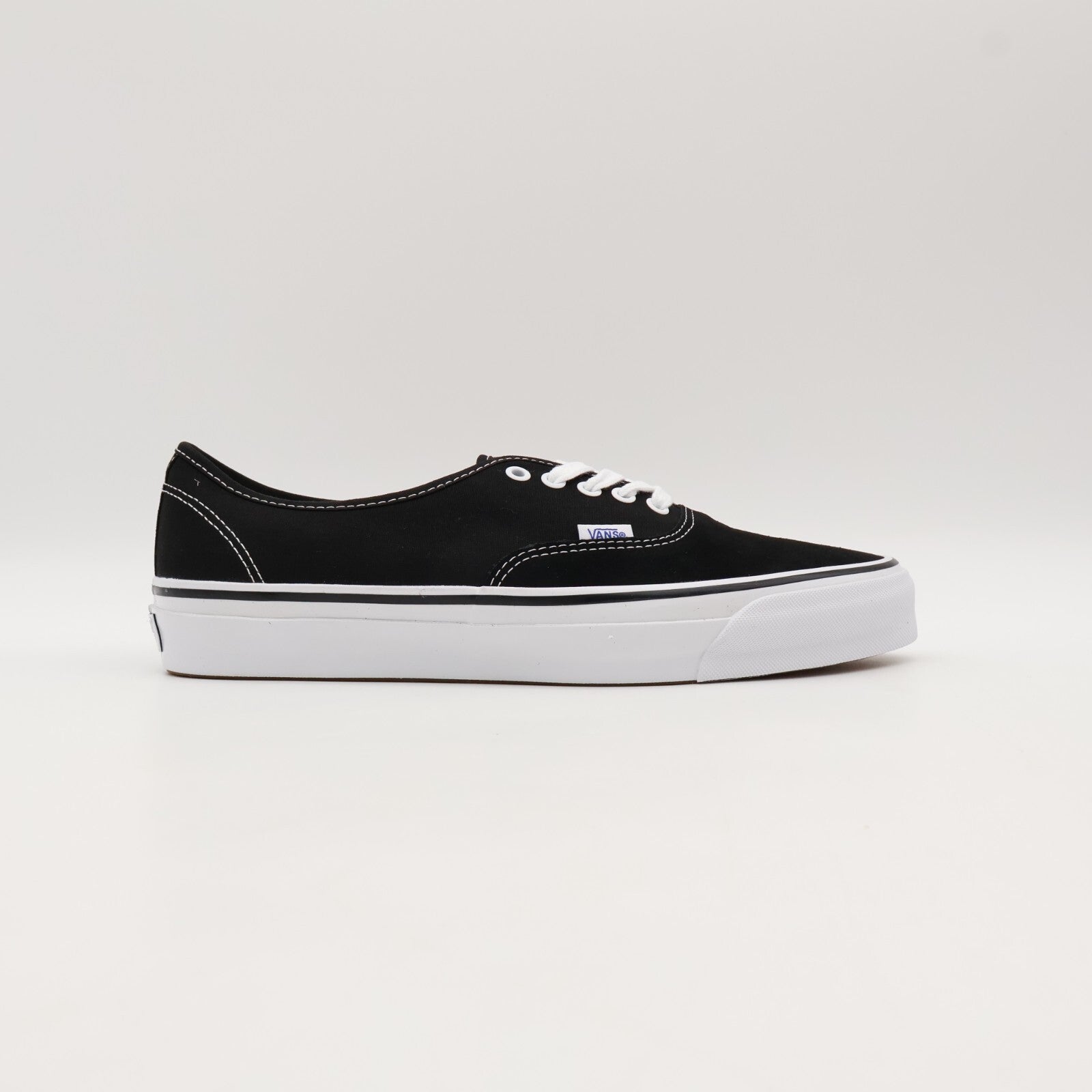 VN000D5KMCG Vans Premium Authentic 44 Black White (Men's)