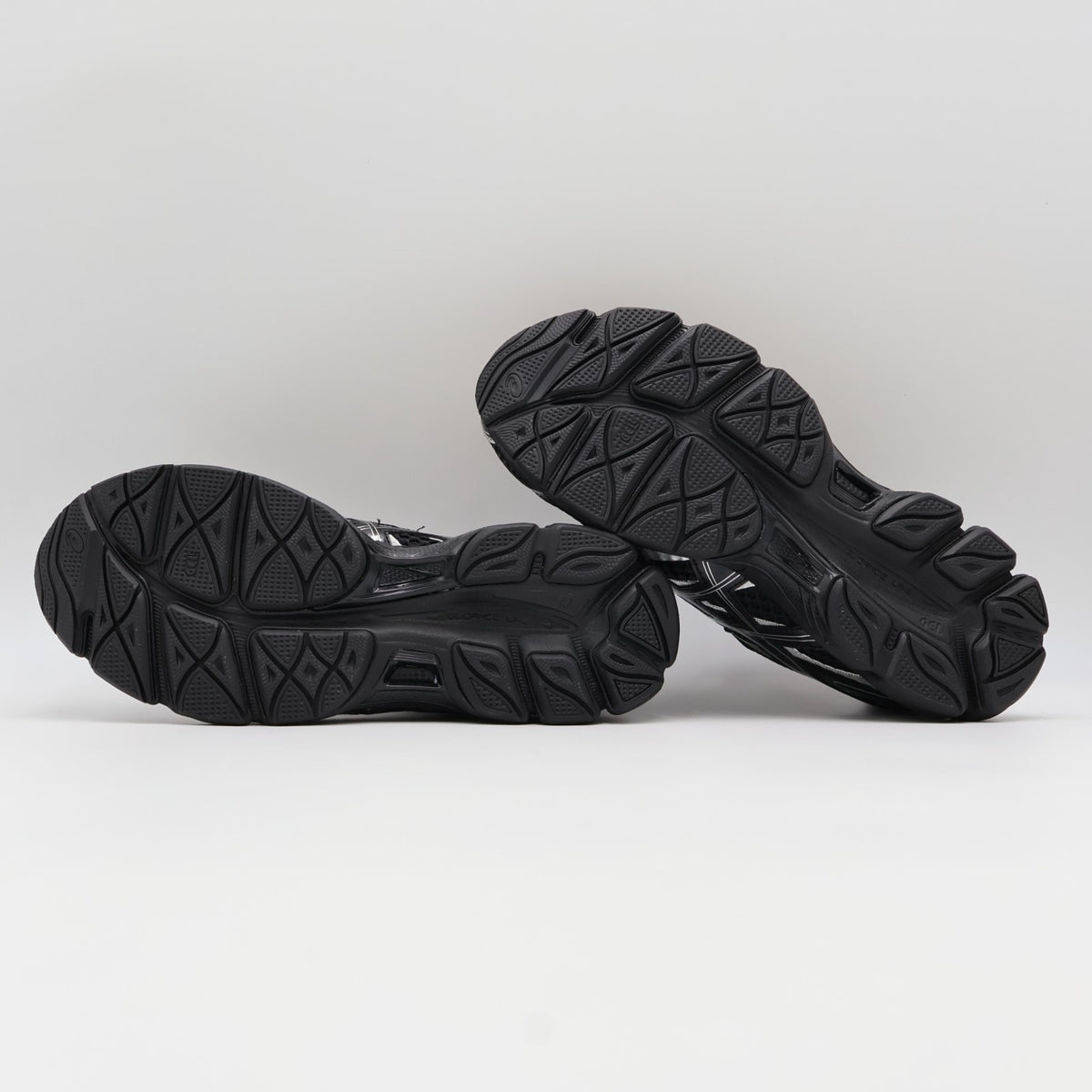 1203A733-002 Asics Gel-Cumulus 16 Black (Men's)