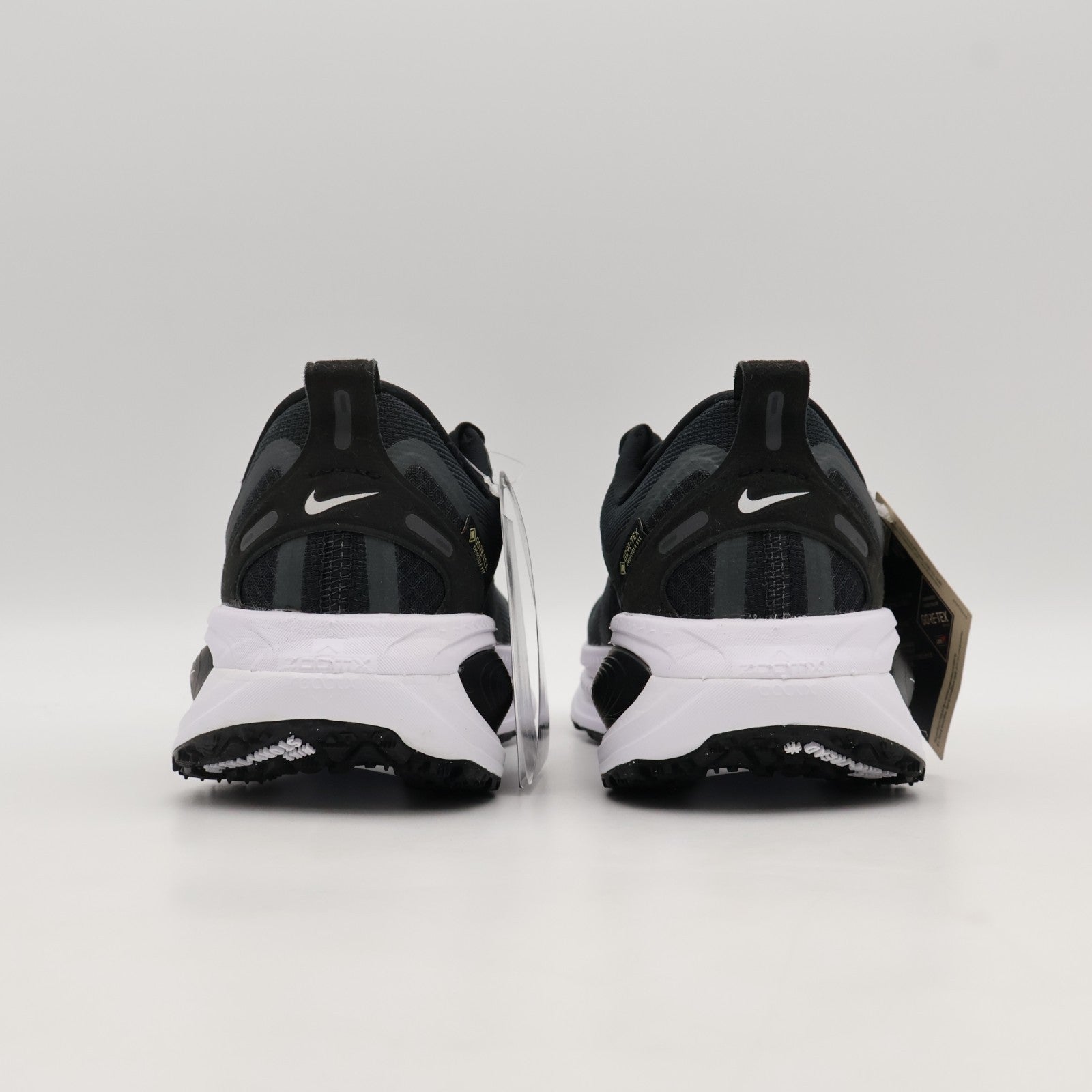 HQ7002-002 Nike Vomero 18 GORE-TEX Black Anthracite White (Women's)