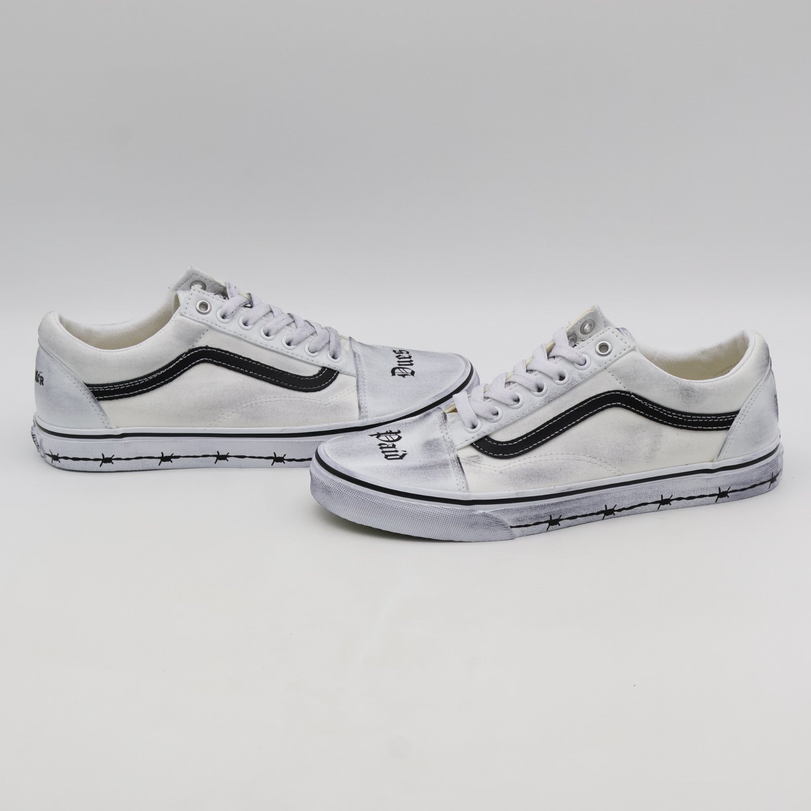 VN000E9TCJ7 Travis Barker Ã Vans Old Skool "Dues Paid/White" (Men's)
