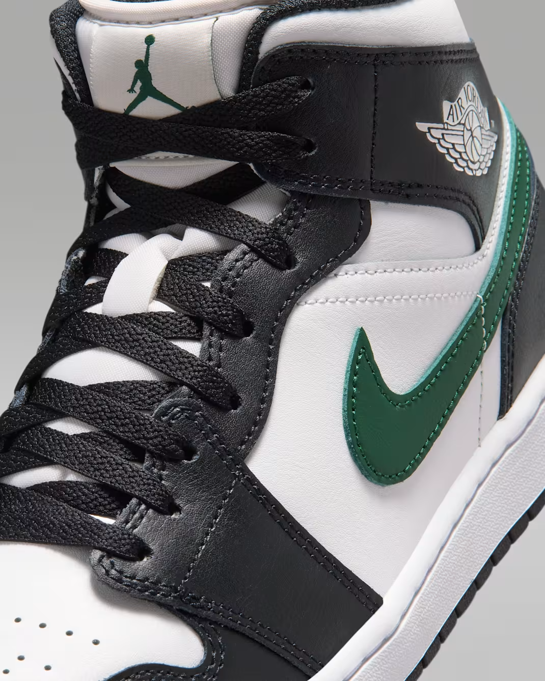 DQ8426-004 Nike Air Jordan 1 Mid "Black/White" (Men's)