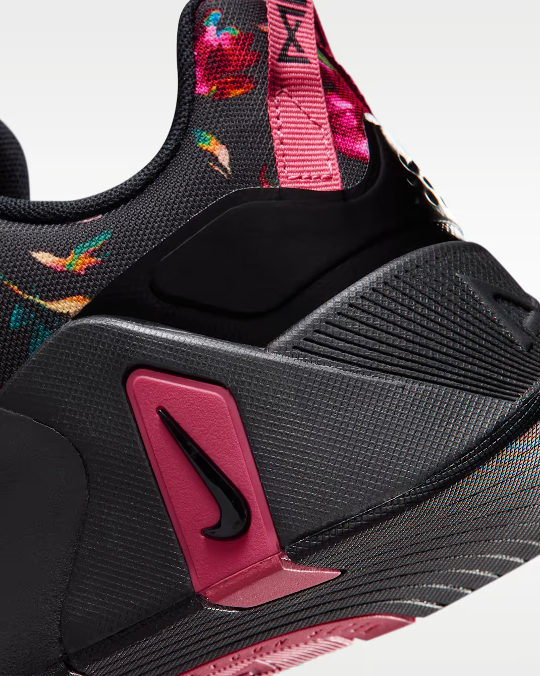 IR0153-001 Nike Free Metcon 7 SE "Black/Black/Sea Coral" (Women's)
