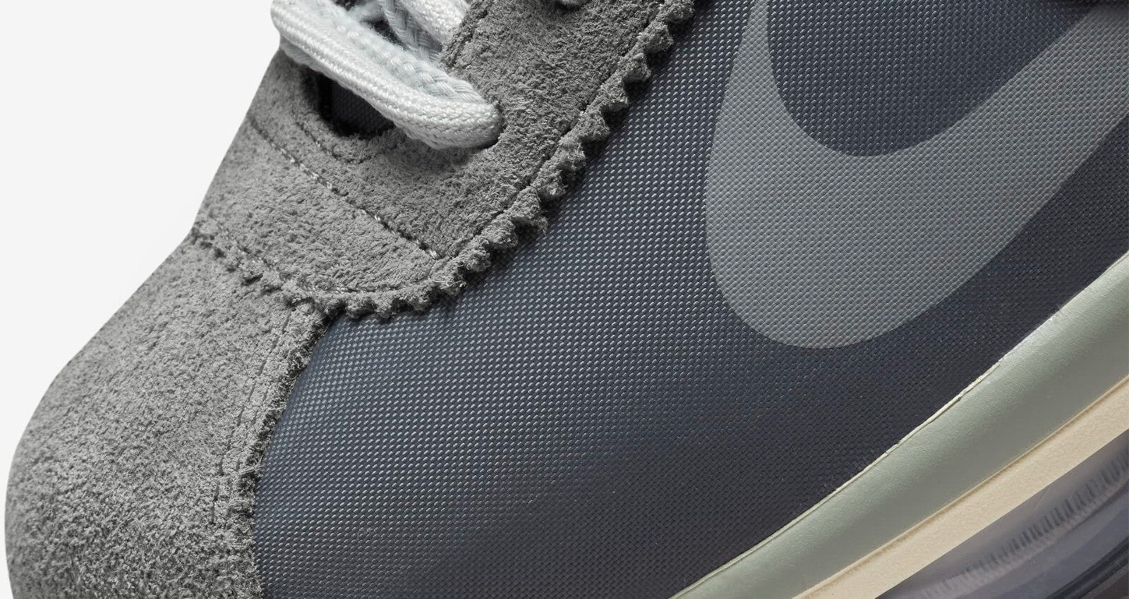 DQ0581-001 Nike Cortez 4.0 x sacai Gray