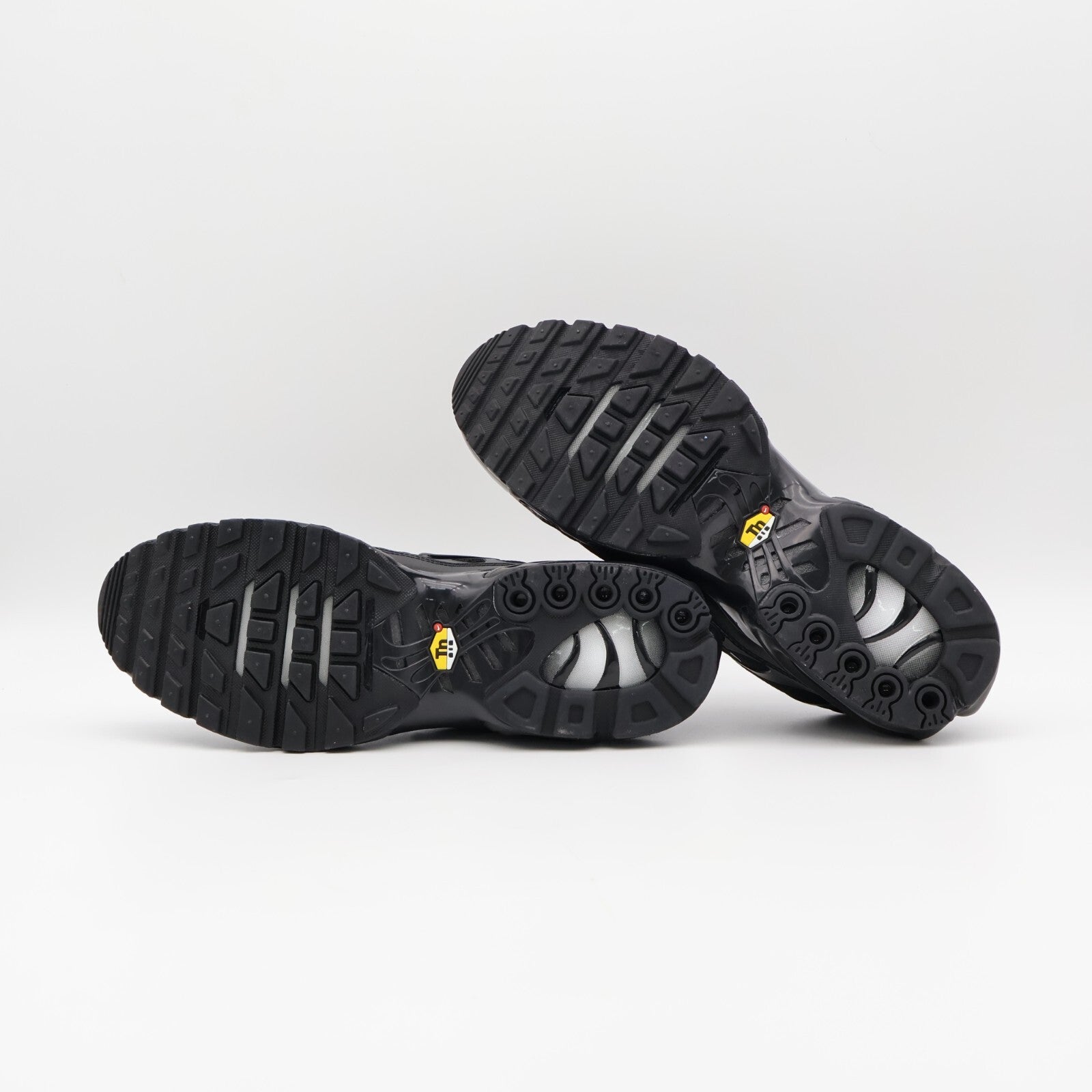 604133-050 Nike Air Max Plus Triple Black (Men's)