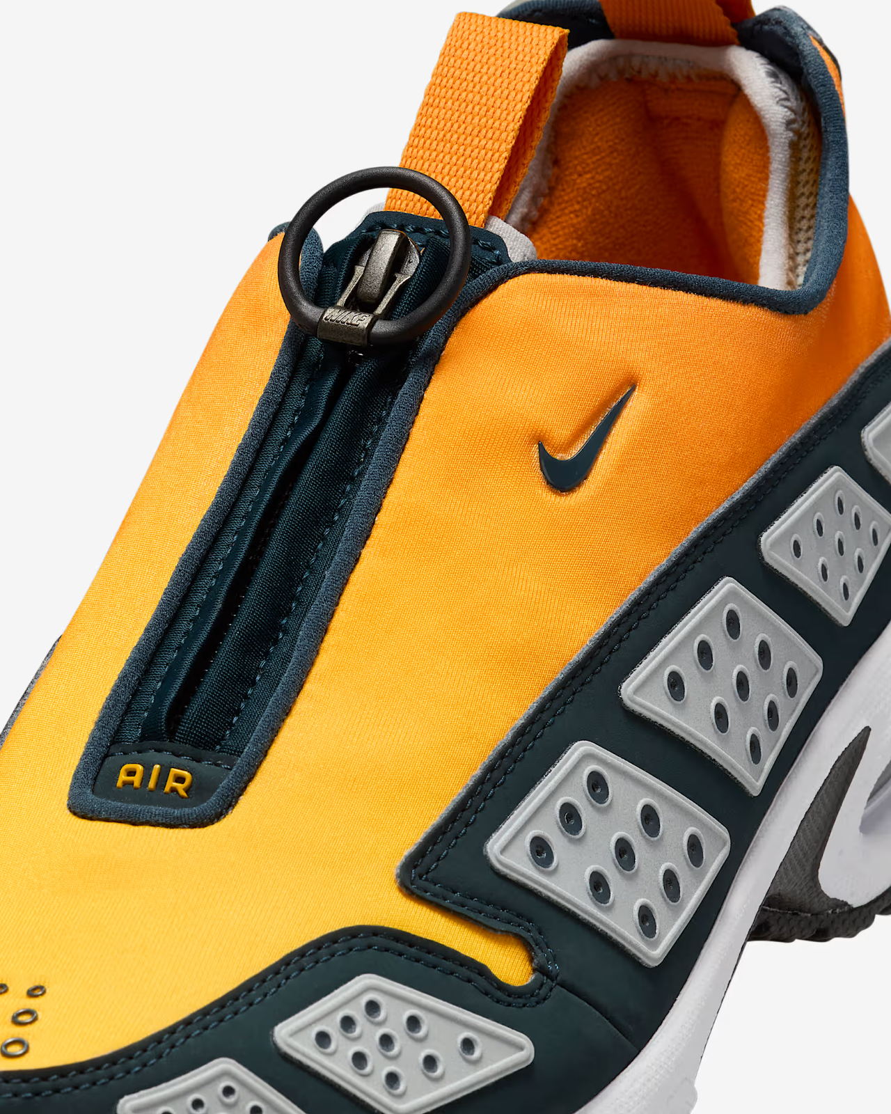 HJ8080-600 Nike Air Max SNDR Sunset (Women's)