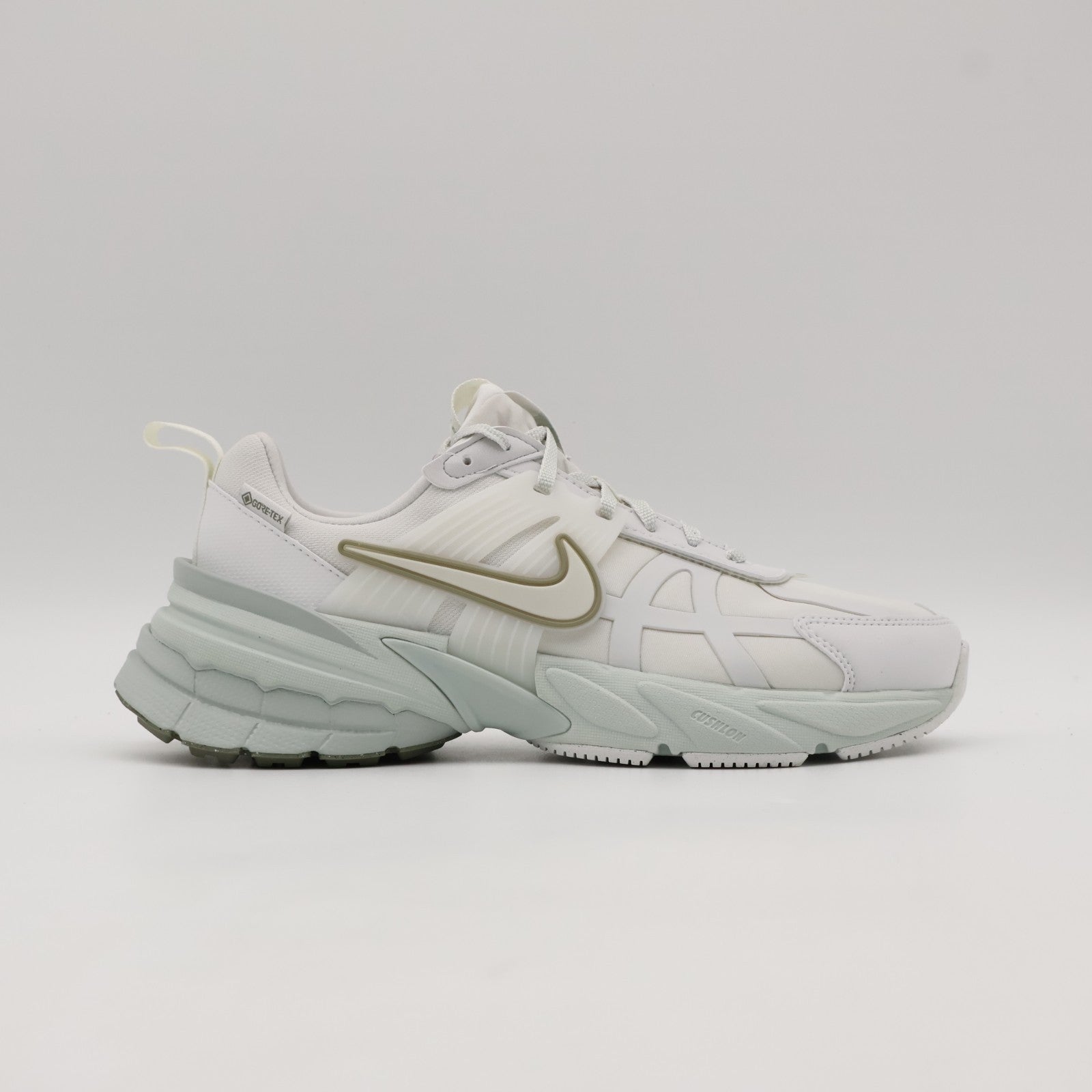 FZ2622-004 Nike V2K Run GORE-TEX Platinum Tint Summit White (Women's)