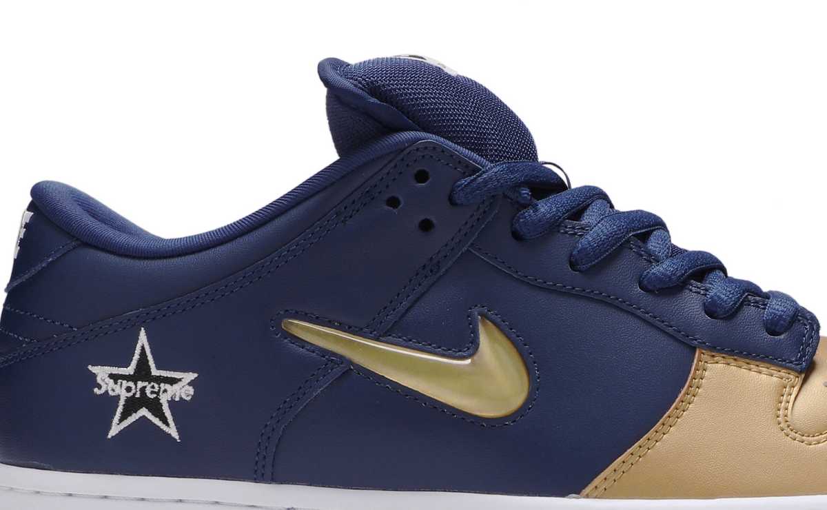 CK3480-700 Supreme Ã Nike SB Dunk Low OG QS "Metallic Gold/Navy" (Men's)