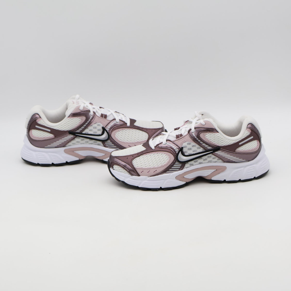 HQ7901-113 Nike V5 RNR "White/Tattoo/Metallic Platinum" (Women's)