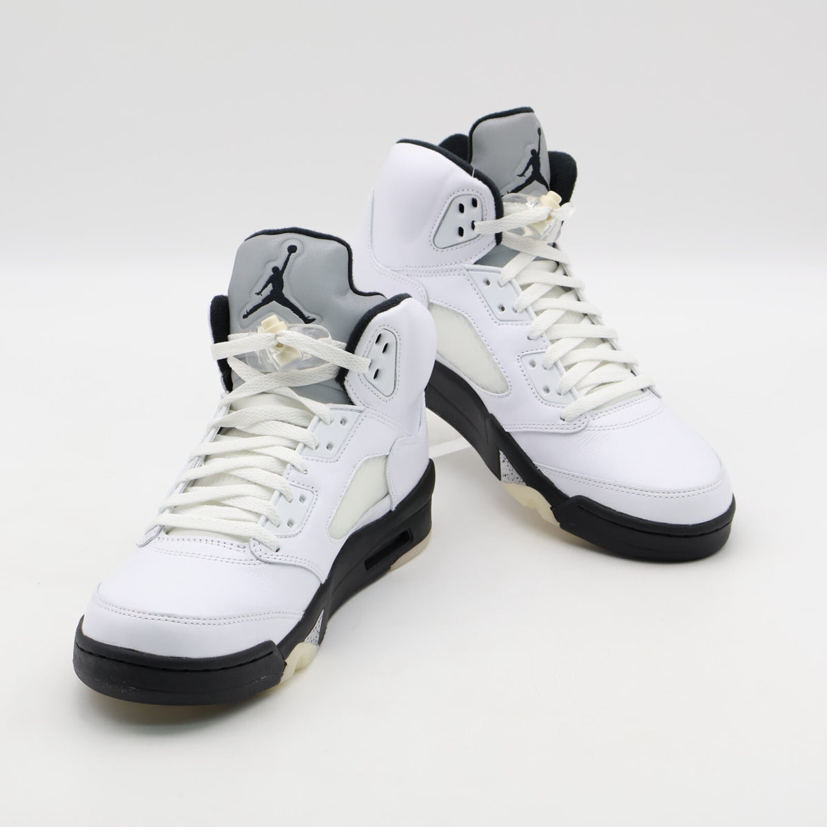 DD0587-110 Nike Air Jordan 5 Retro White and Black (Men's)