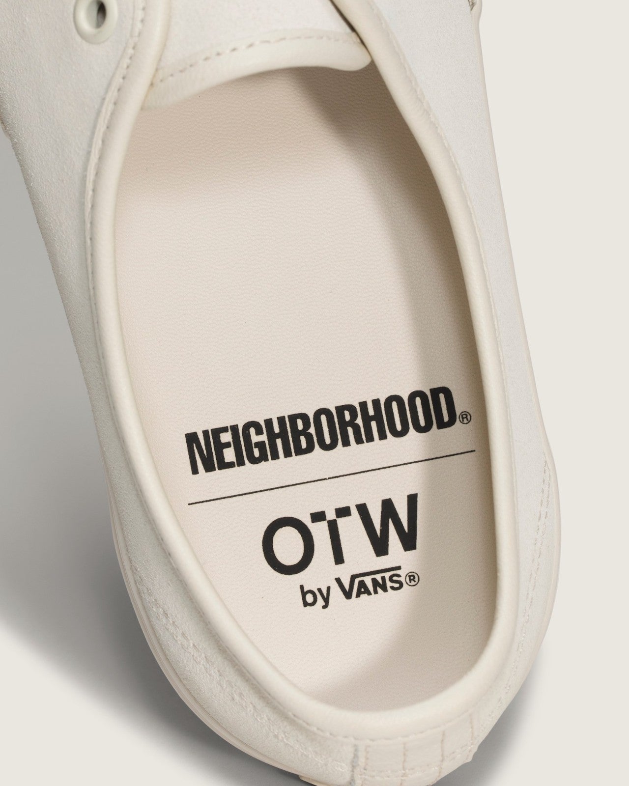 VN000XVJ7VJ NEIGHBORHOOD Ã OTW by Vans Authentic 44 "Natural" (Men's)