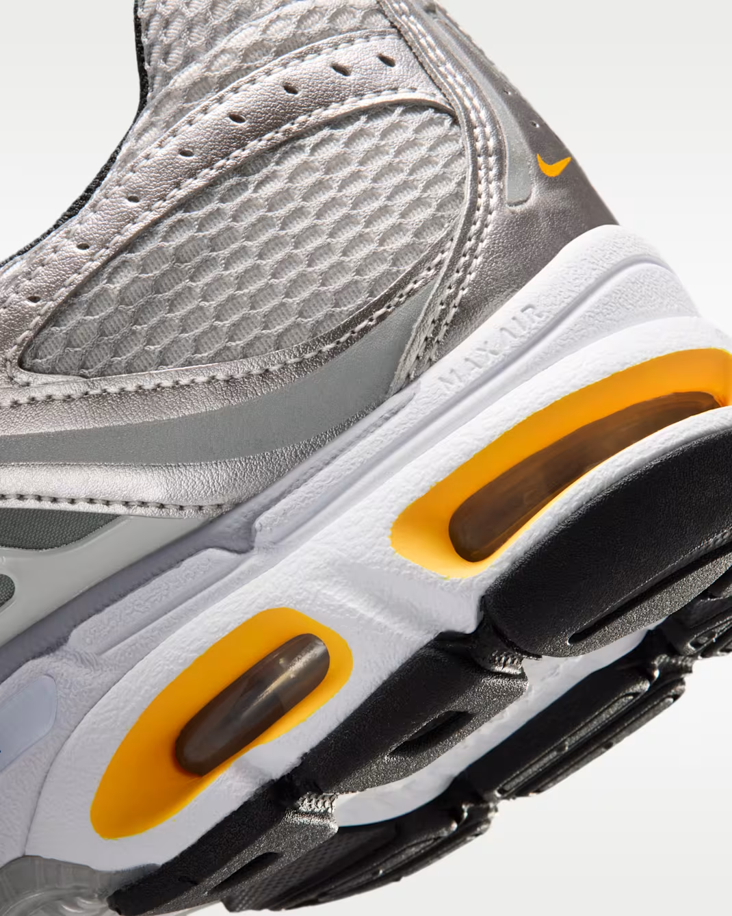 IO9279-007 Nike Air Max Moto 2K Wolf Grey Sundial (Men's)