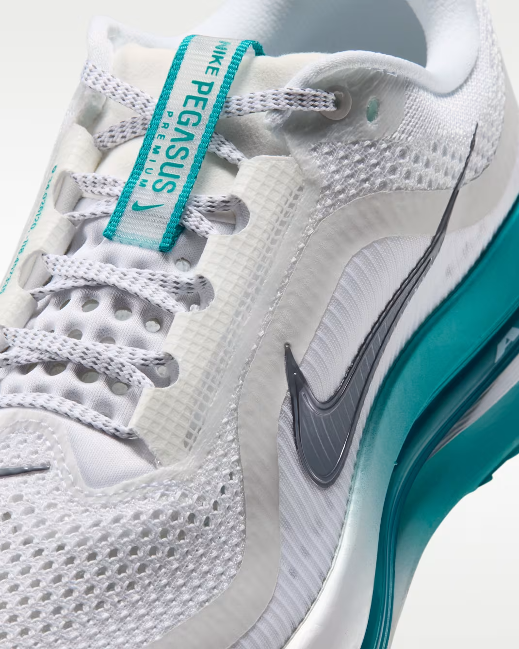 HQ2593-115 Nike Pegasus Premium "White/Blue" (Women's)