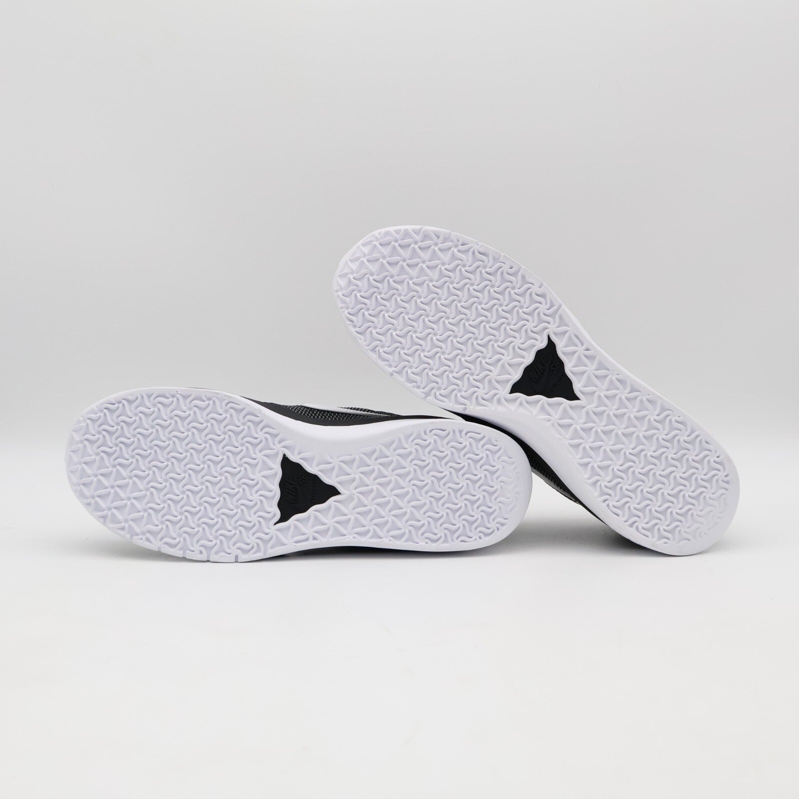 FV8493-003 Nike SB PS8 Black White (Men's)