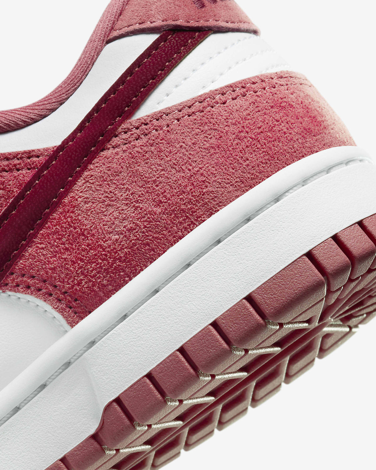 FQ7056-100 Nike Dunk Low Valentineâs Day (Women's)