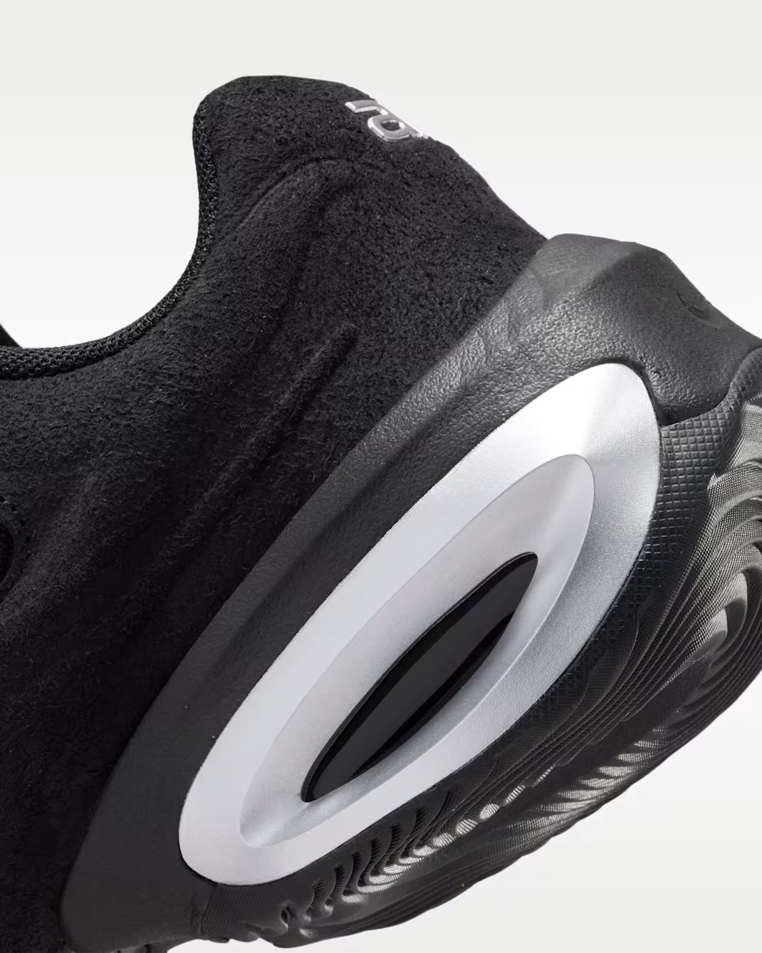 IQ0013-001 Nike Air Max Muse "Black/Metallic Silver" (Women's)