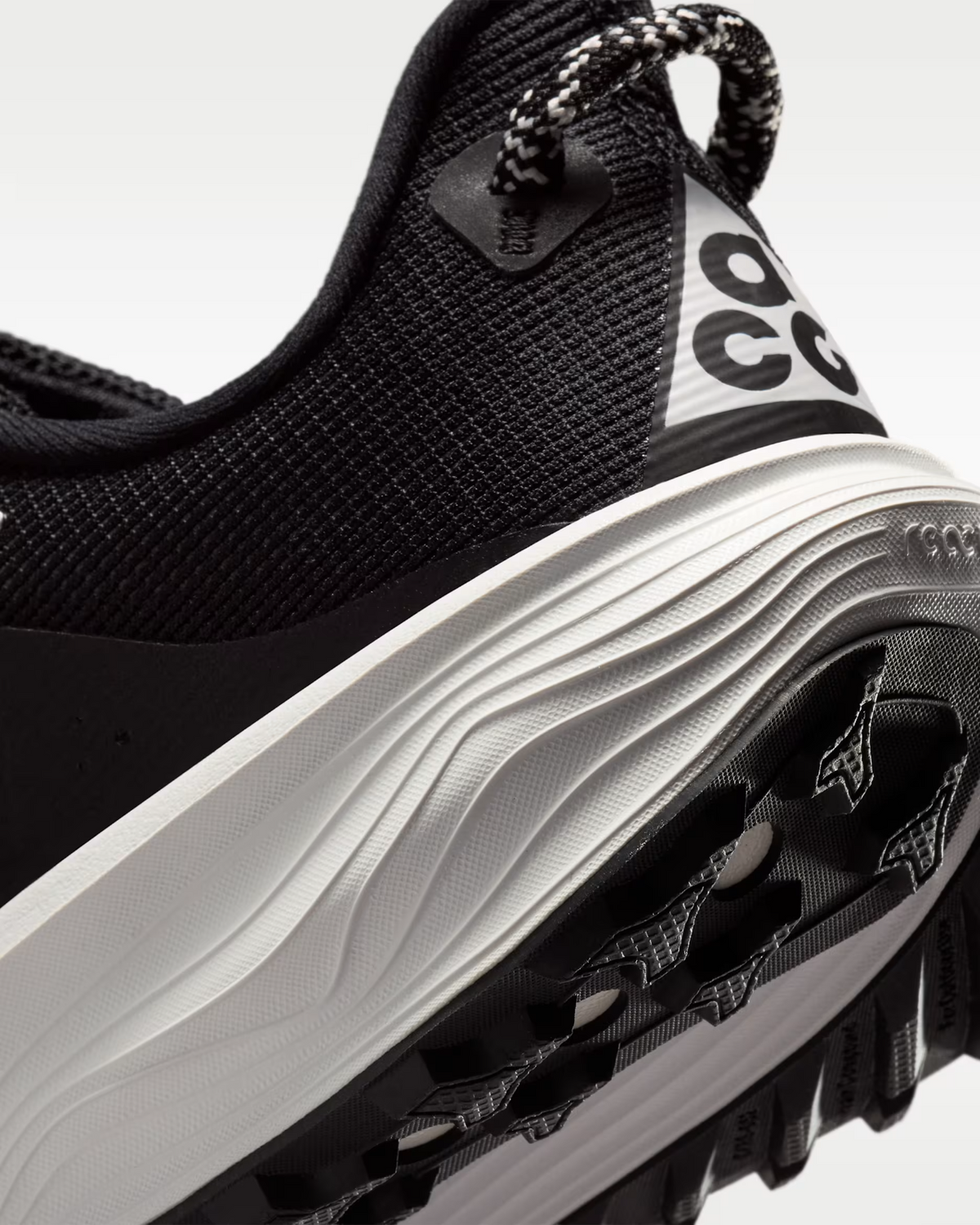 HV8121-001 Nike ACG Pegasus Trail "Black/Summit White" (Women's)