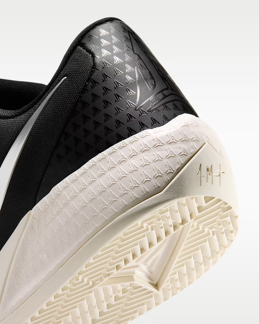 IM4162-004 Nike Twelve Time "Black/Pale Ivory" (Men's)