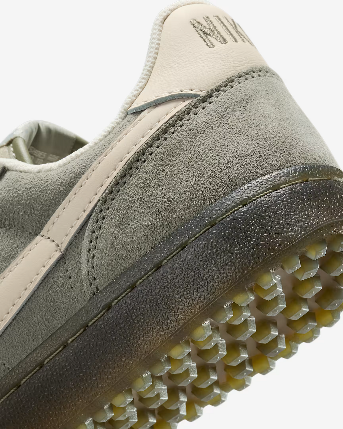 IF0666-300 Nike Field General Light Army Natural (Men's)