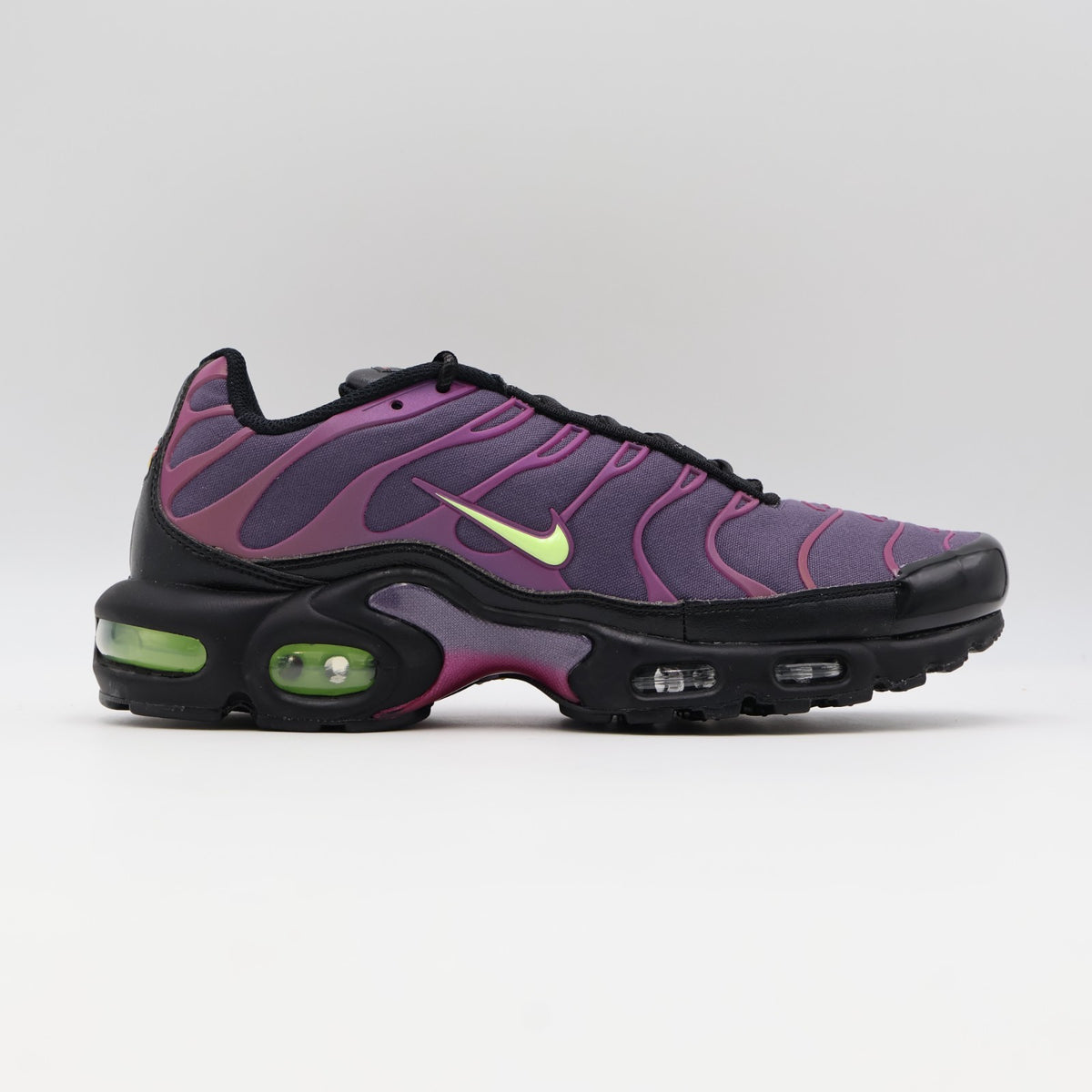 IR5898-573 Nike Air Max Plus OG "Dark Raisin/Black" (Men's)