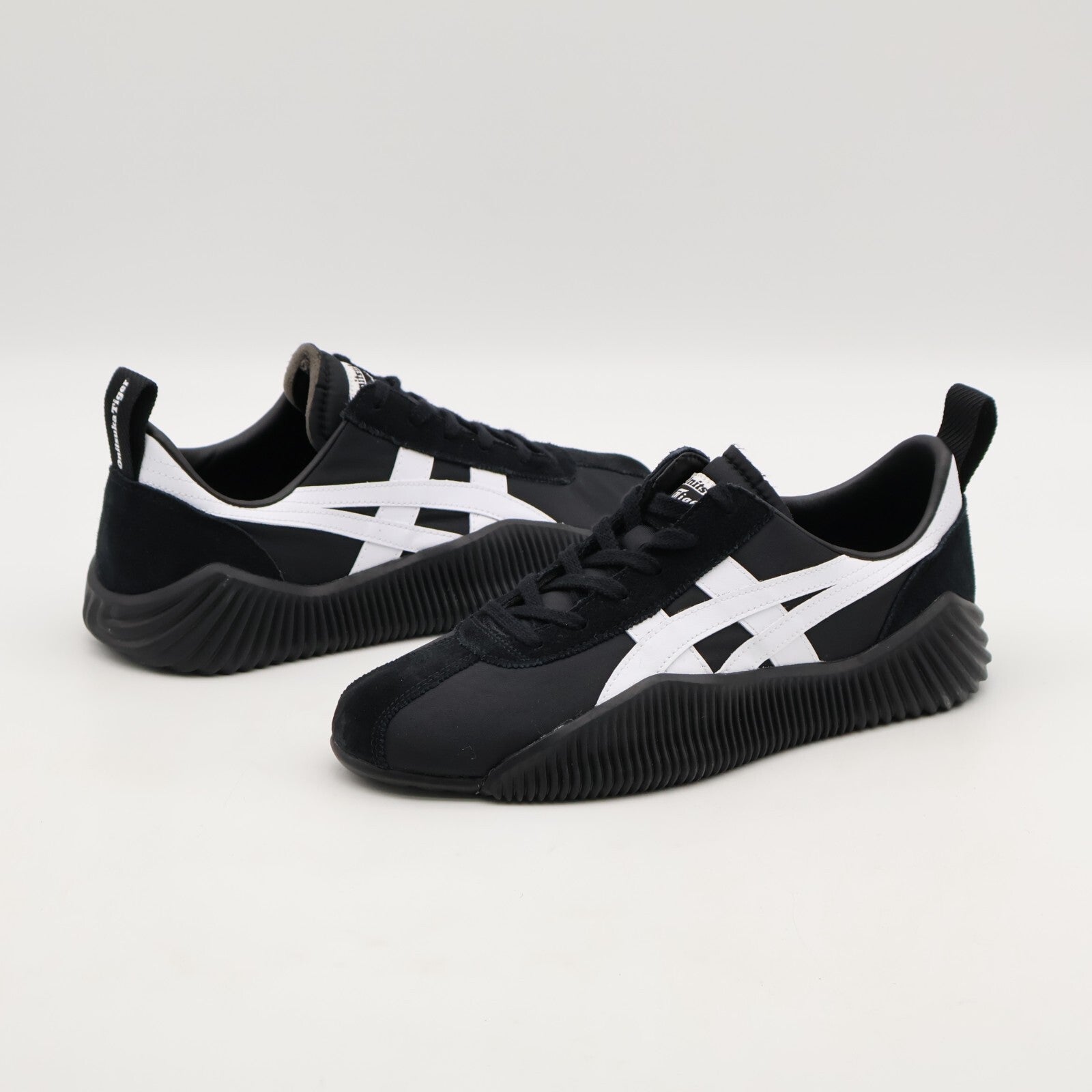 1183B257-001 Onitsuka Tiger Acromount Black White (Men's)