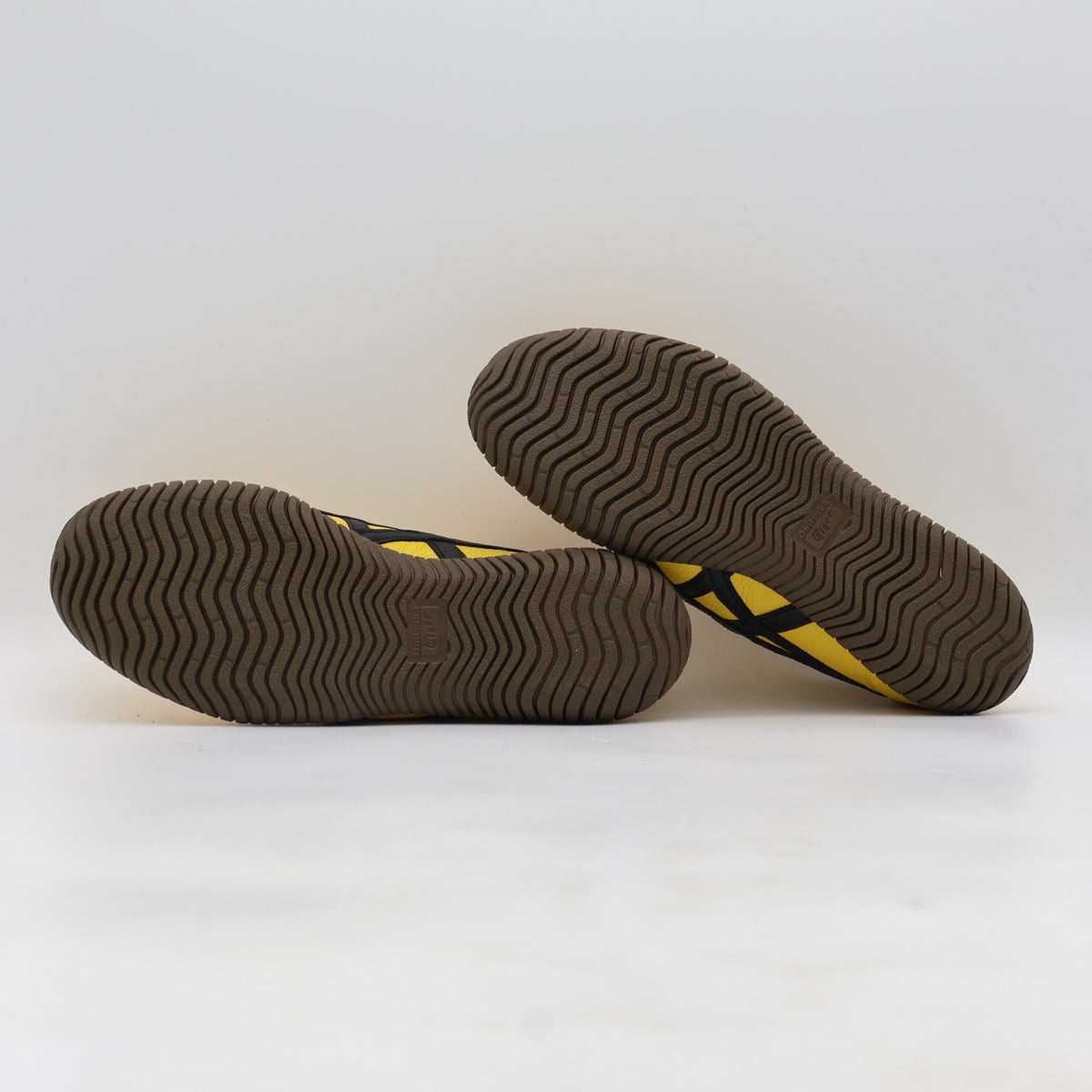 1183C529-750 Onitsuka Tiger Tsunahiki Slip On Sunflower Yellow Black (Men's)