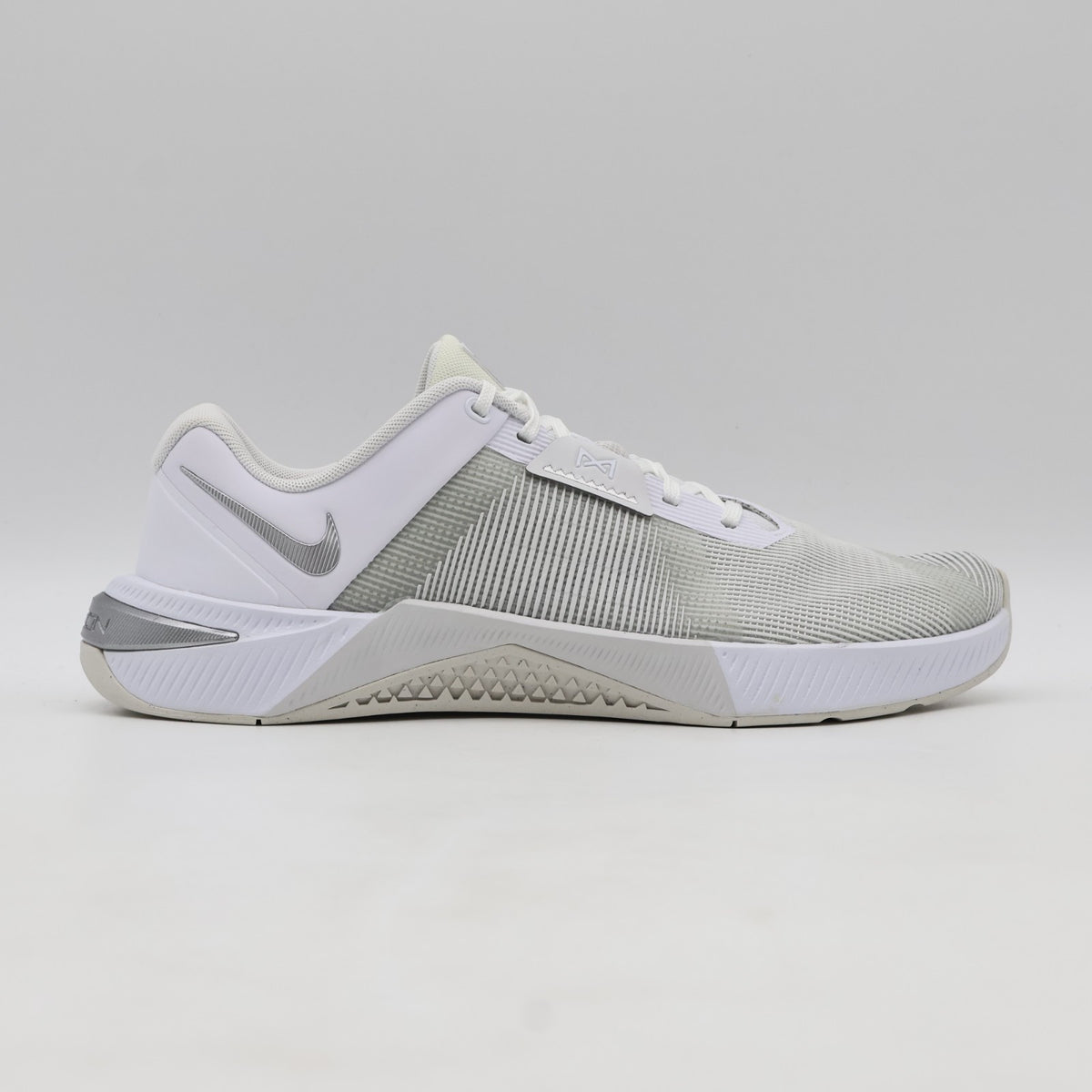 HQ2620-100 Nike Metcon 10 White Platinum Tint Wolf Grey Metallic Silver (Women's