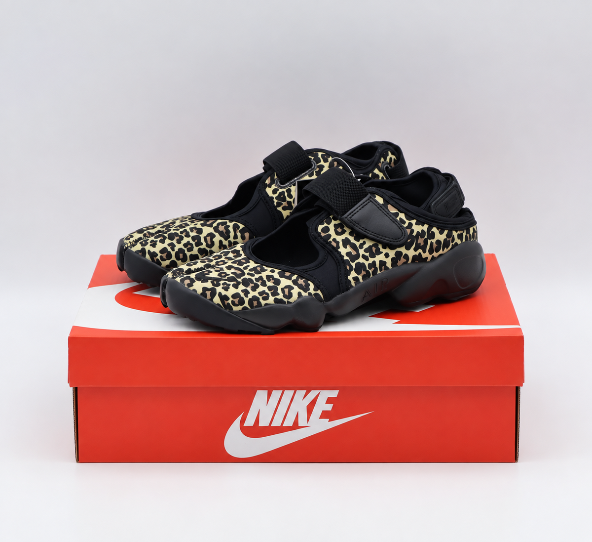 IR5696-010 Nike Women's Air Rift Leopard (Women's)