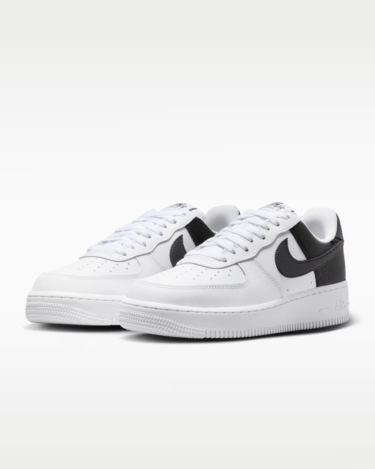 IR0872-001 Nike Air Force 1 '07 "Black/White" (Women's)