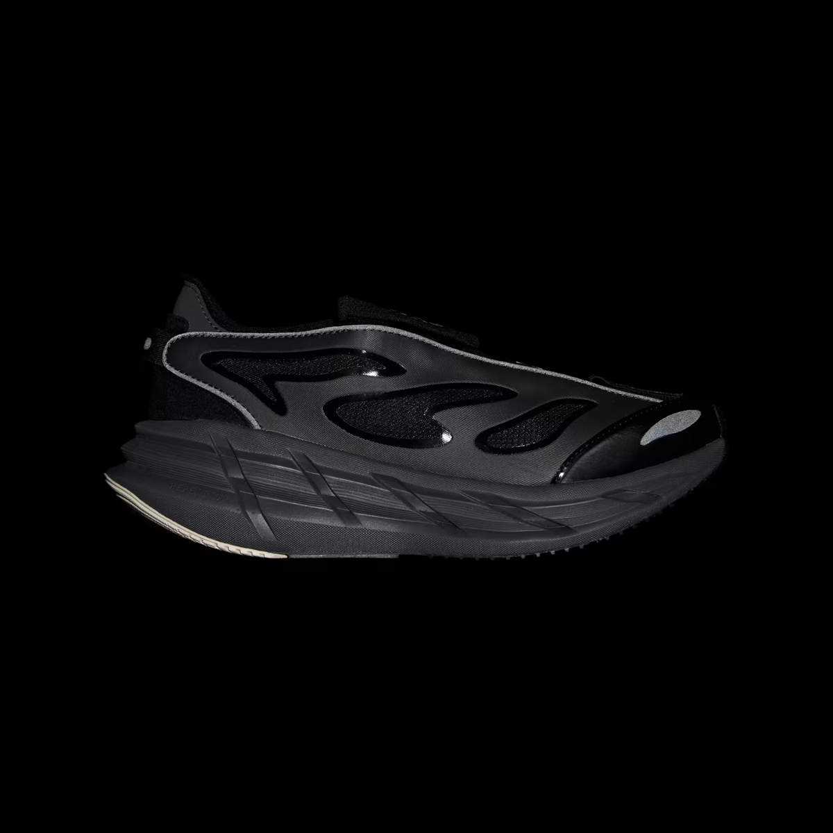 JR3290 Stella McCartney Ã adidas Adistar "Core Black/Utility Black/Almond (Men's