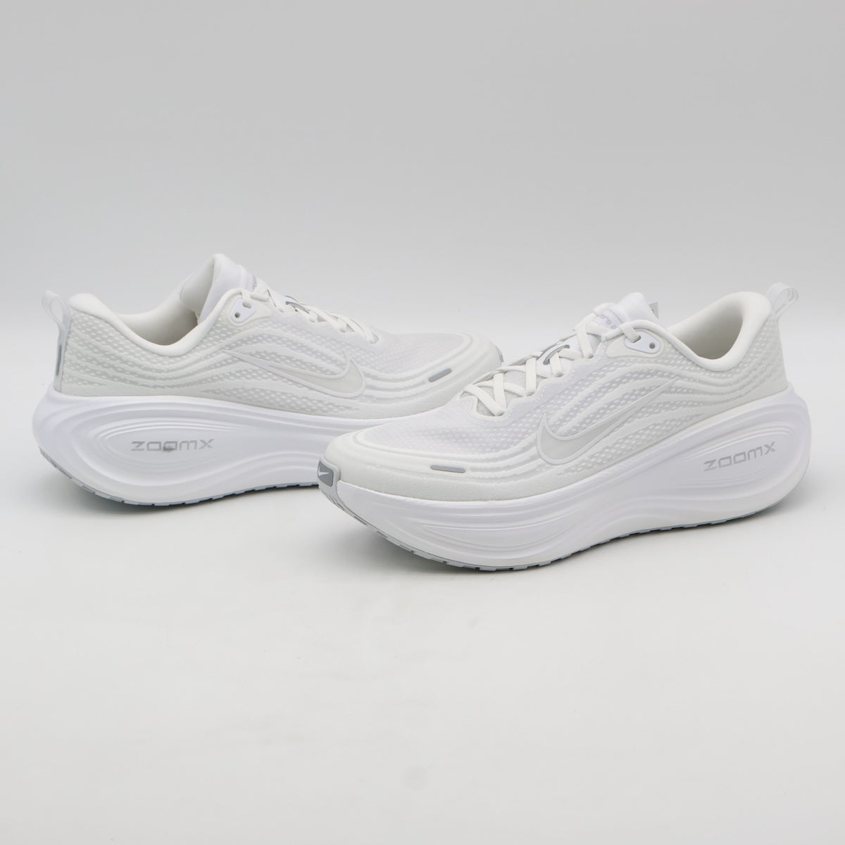HV8150-102 Nike Vomero Plus White Photon Dust Metallic Silver Summit (Men's)