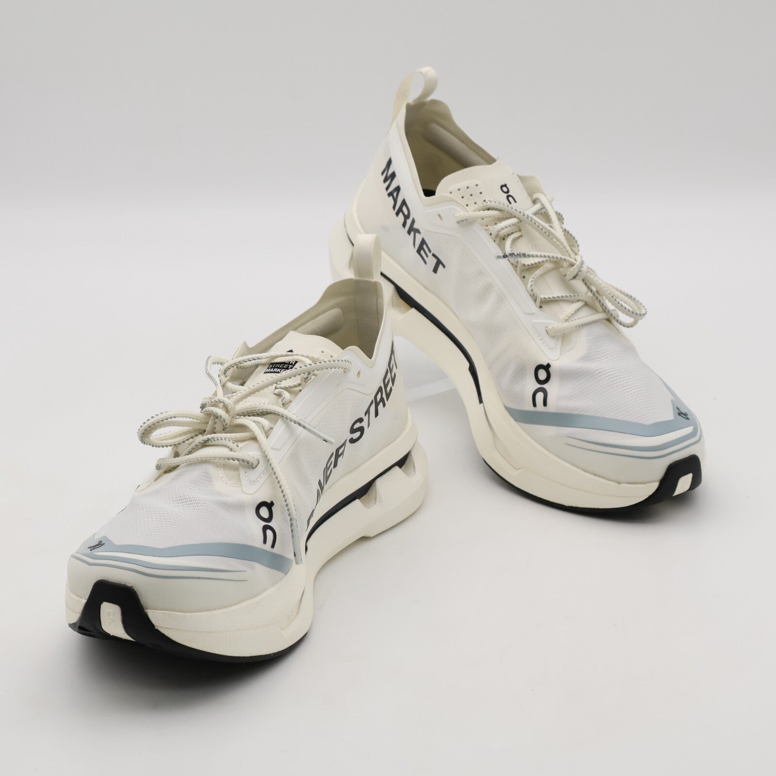 3ME30720813 Dover Street Market (DSM) Ã On Cloudboom Zone White (Men's)